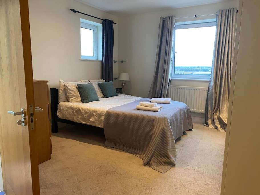 2 Bedroom Royal Docks Riverside *