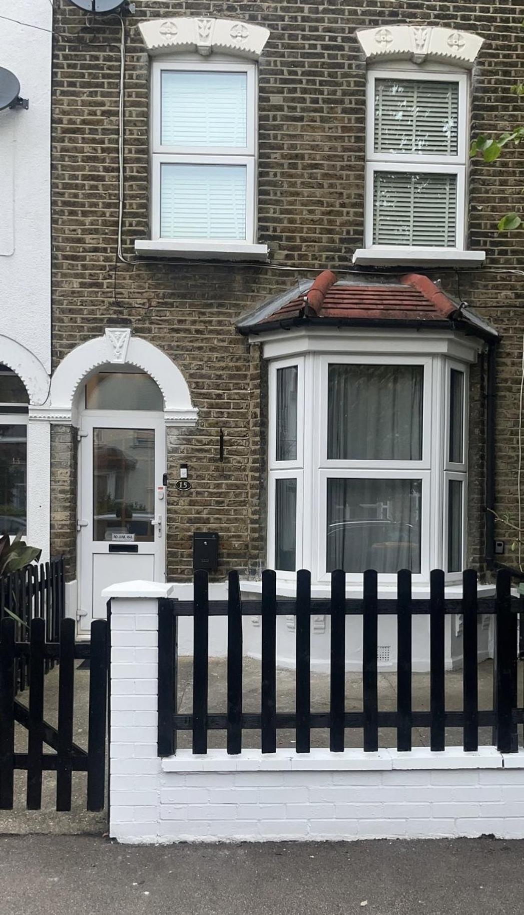 Casa de férias Spacious 3 Bedroom House Near London, O2, Excel, Stratford, Tube Station & Parking Available