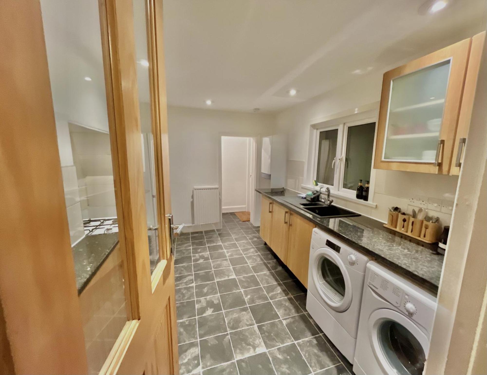 Spacious 3 Bedroom House Near London, O2, Excel, Stratford, Tube Station & Parking Available Casa de férias Londres