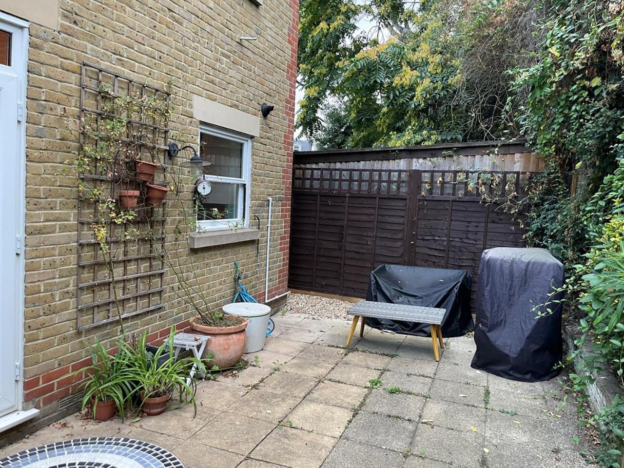House With Private Parking Close To Borough Market & Tower Bridge! Apartment