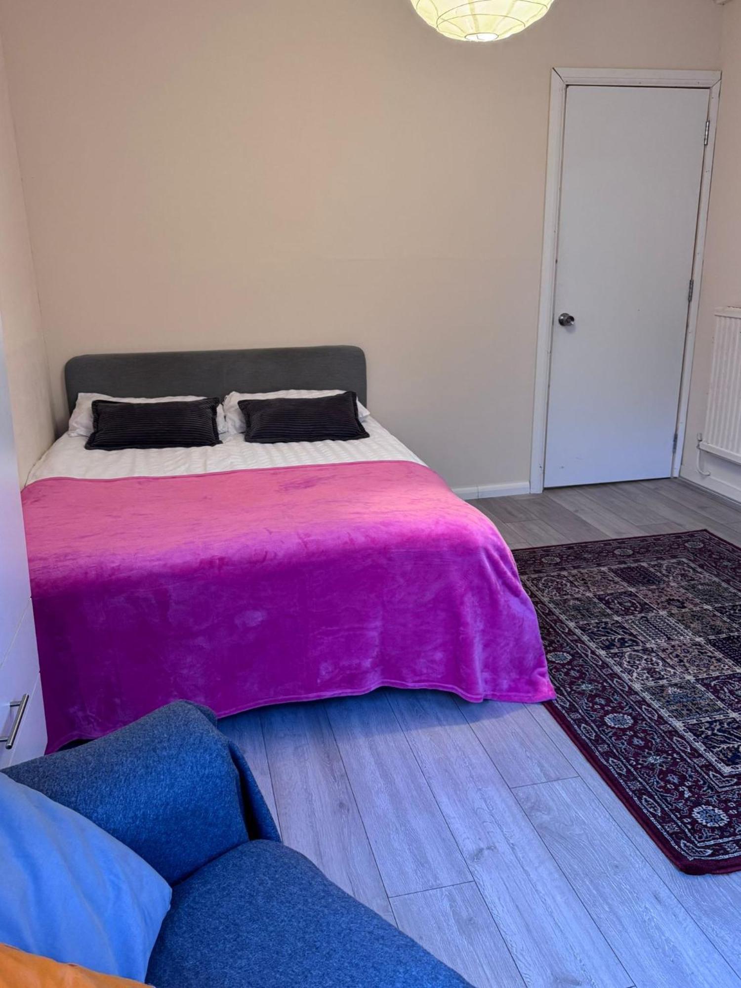 Peaceful In Old Street Guest house