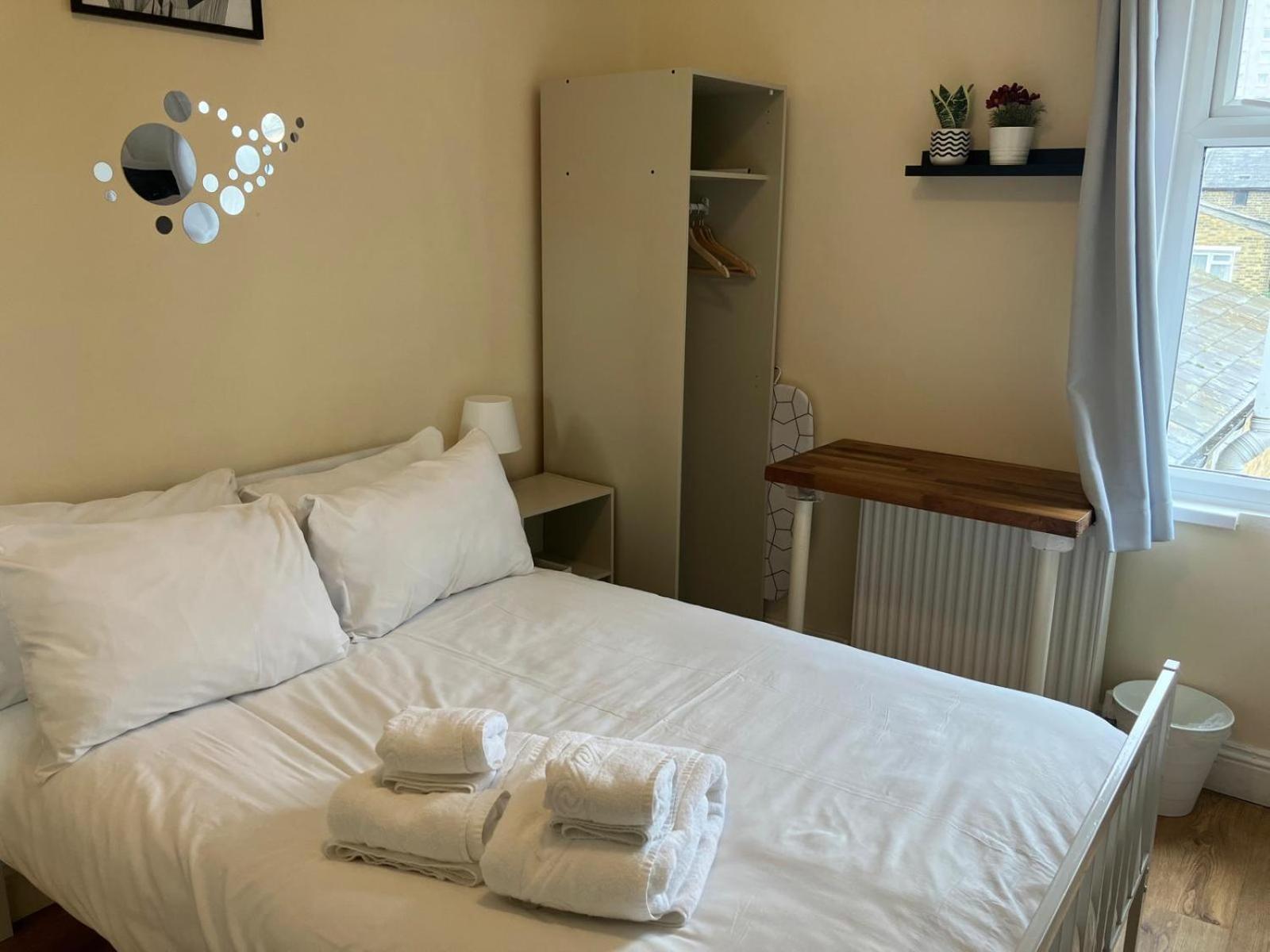 Specious Flats * London