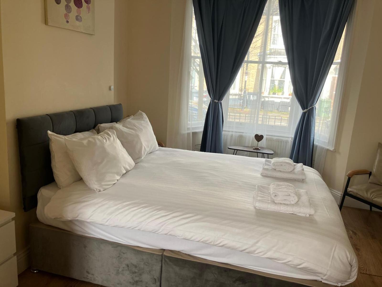Specious Flats * London