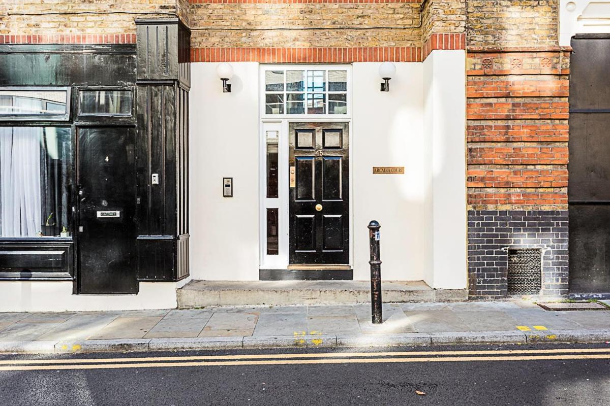 Cosy Spitalfields Hideaway Apartment London
