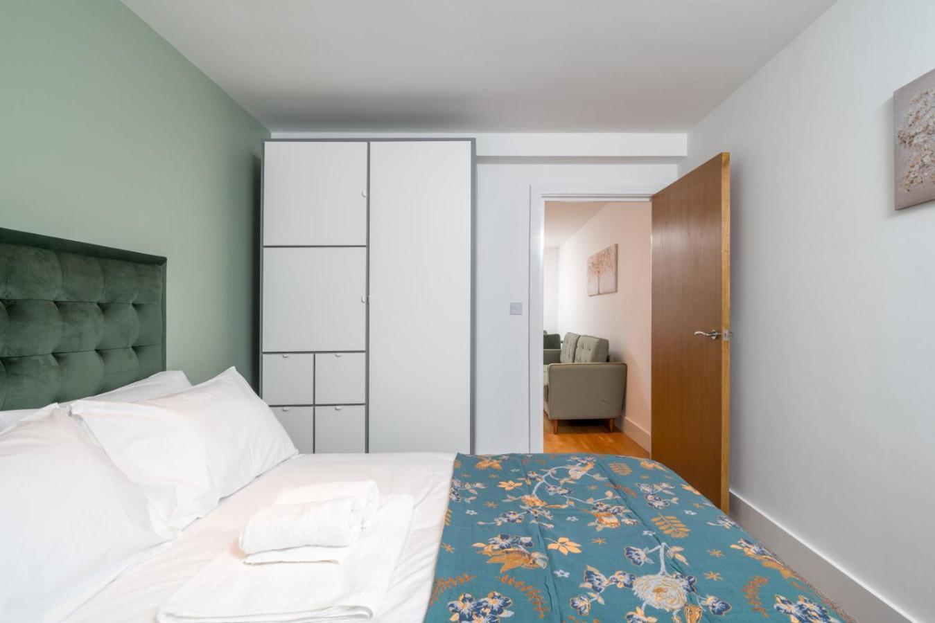 Stunning 3 Bedroom Flat, With Parking, Sleeps Six, Near Greenwich Park