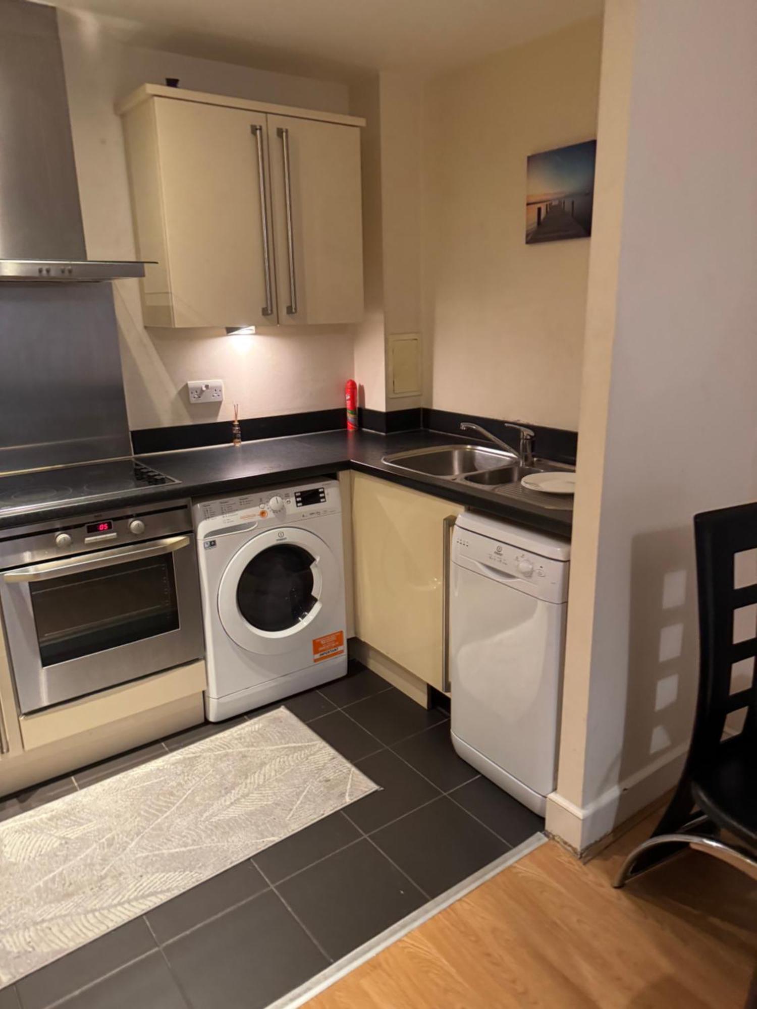 1- Bed Flat With Easy Access To Bow Station *