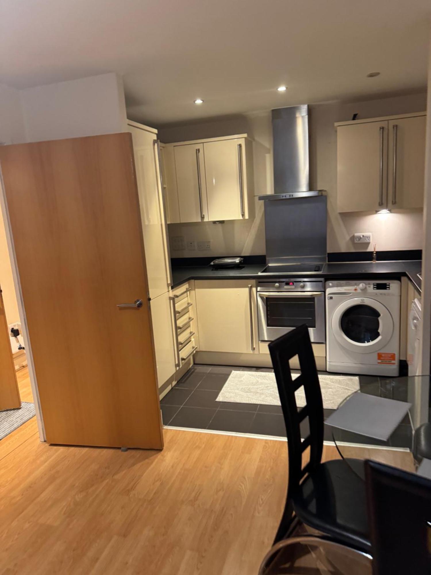 1- Bed Flat With Easy Access To Bow Station * London