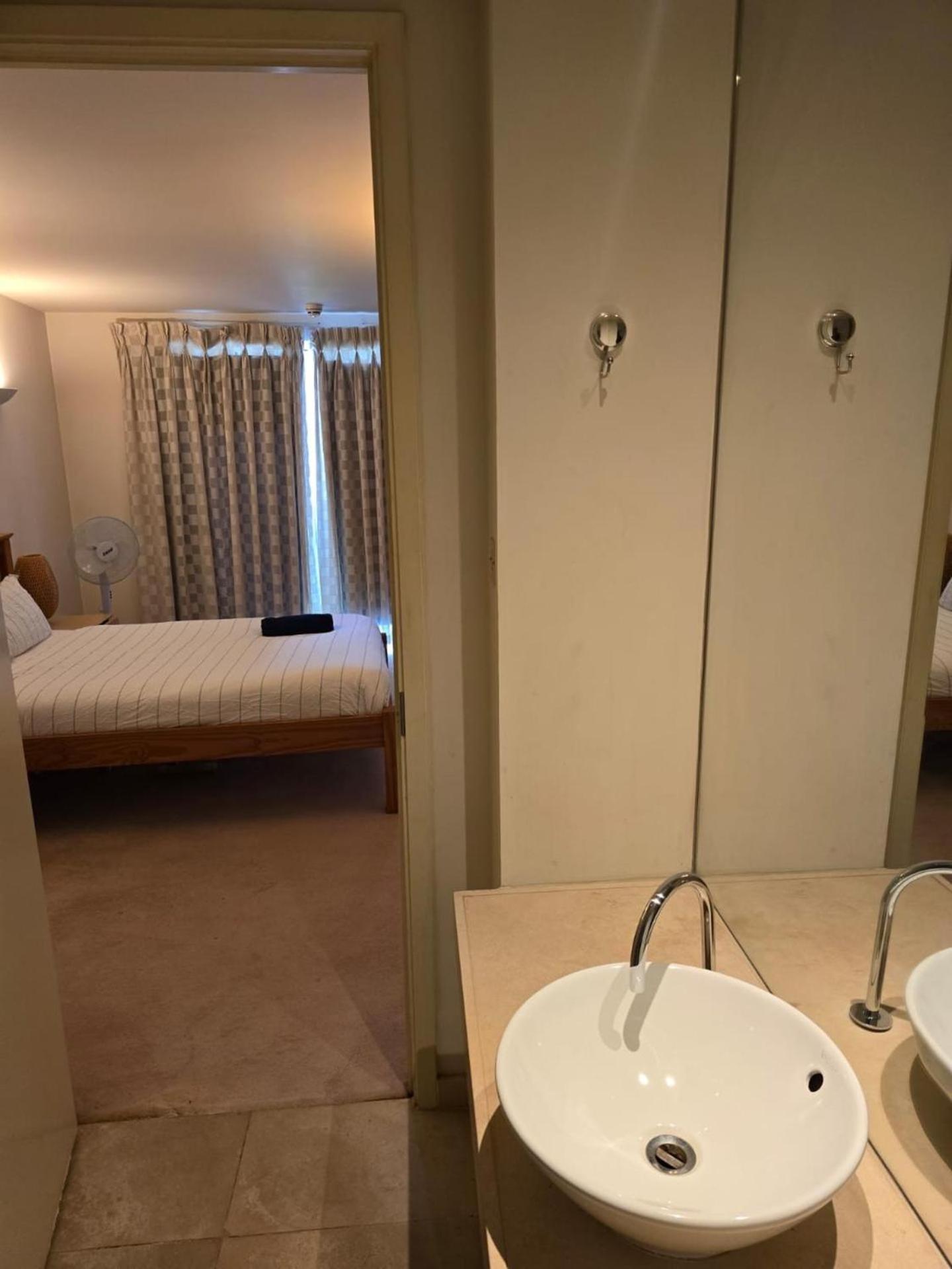 2 Bed Canary Wharf * Londres