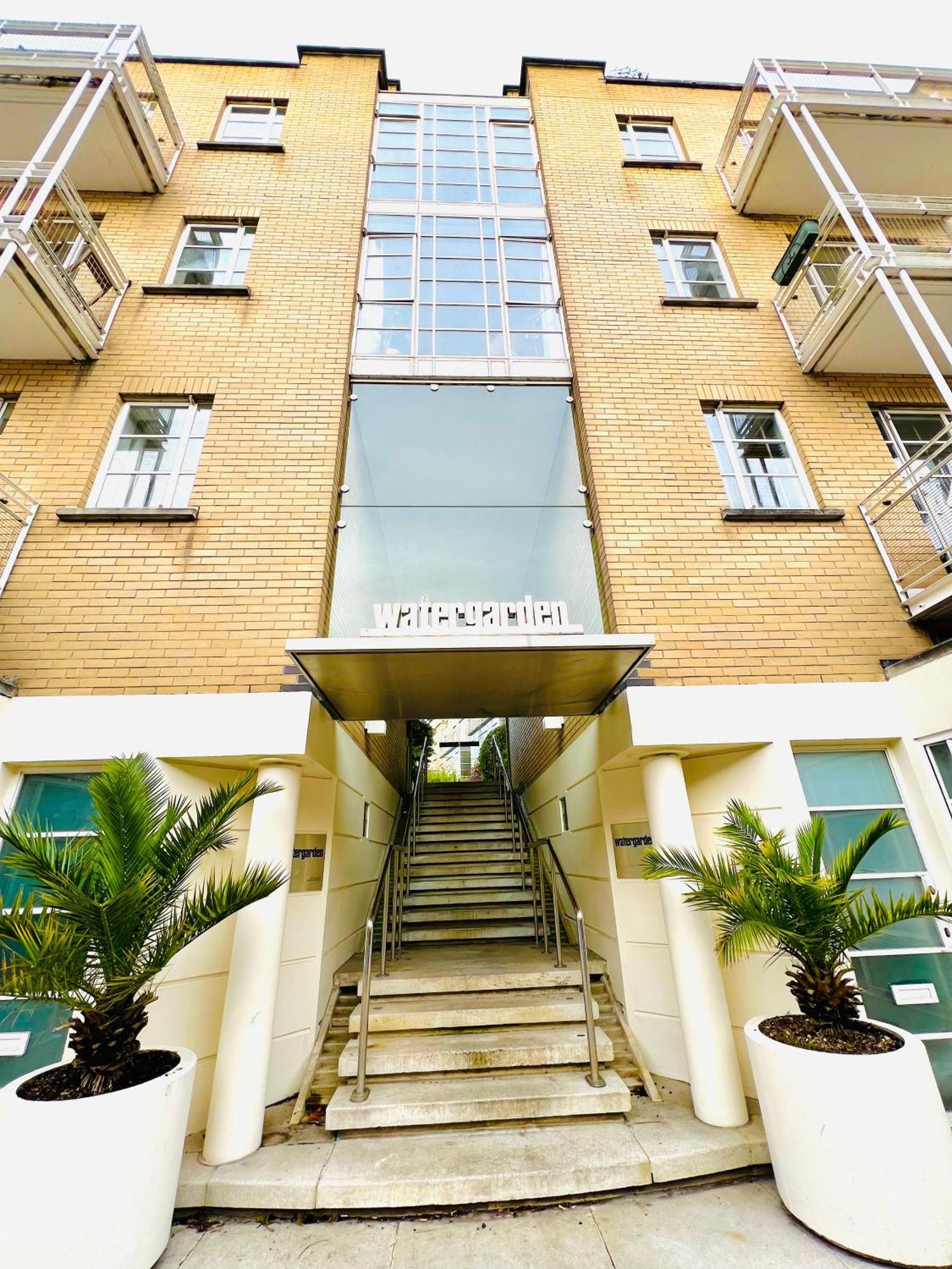 Apartment Modern Flat In The Heart Of Canary Wharf London