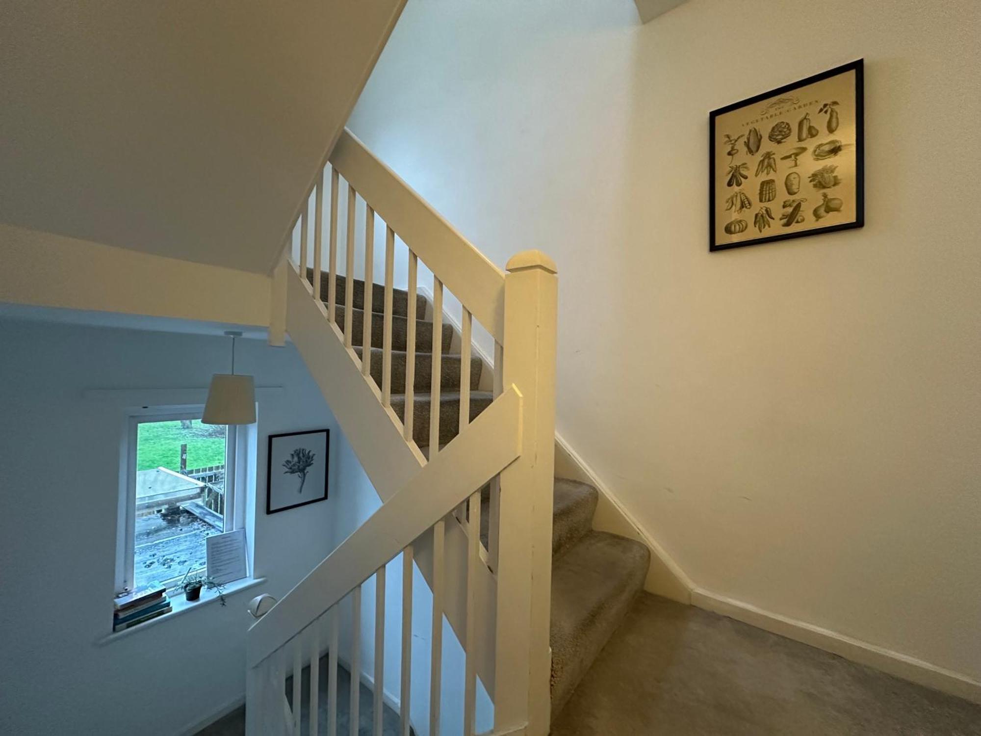 Homestay Laburnum House-comfortable Near Of
