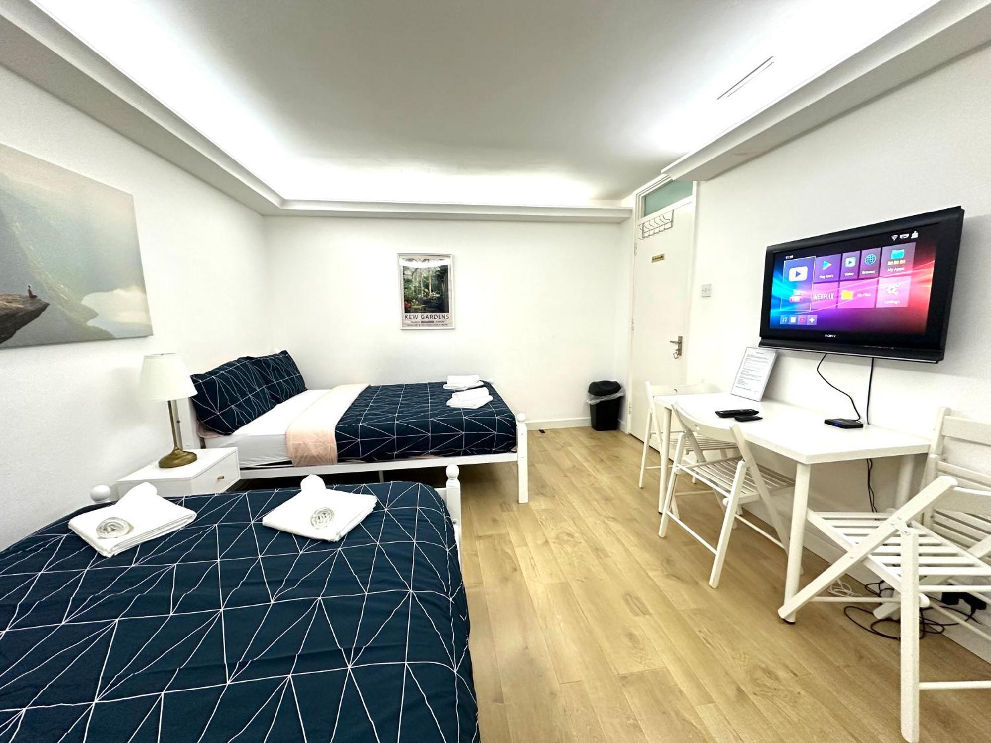 Homestay Laburnum House-comfortable Near Of *