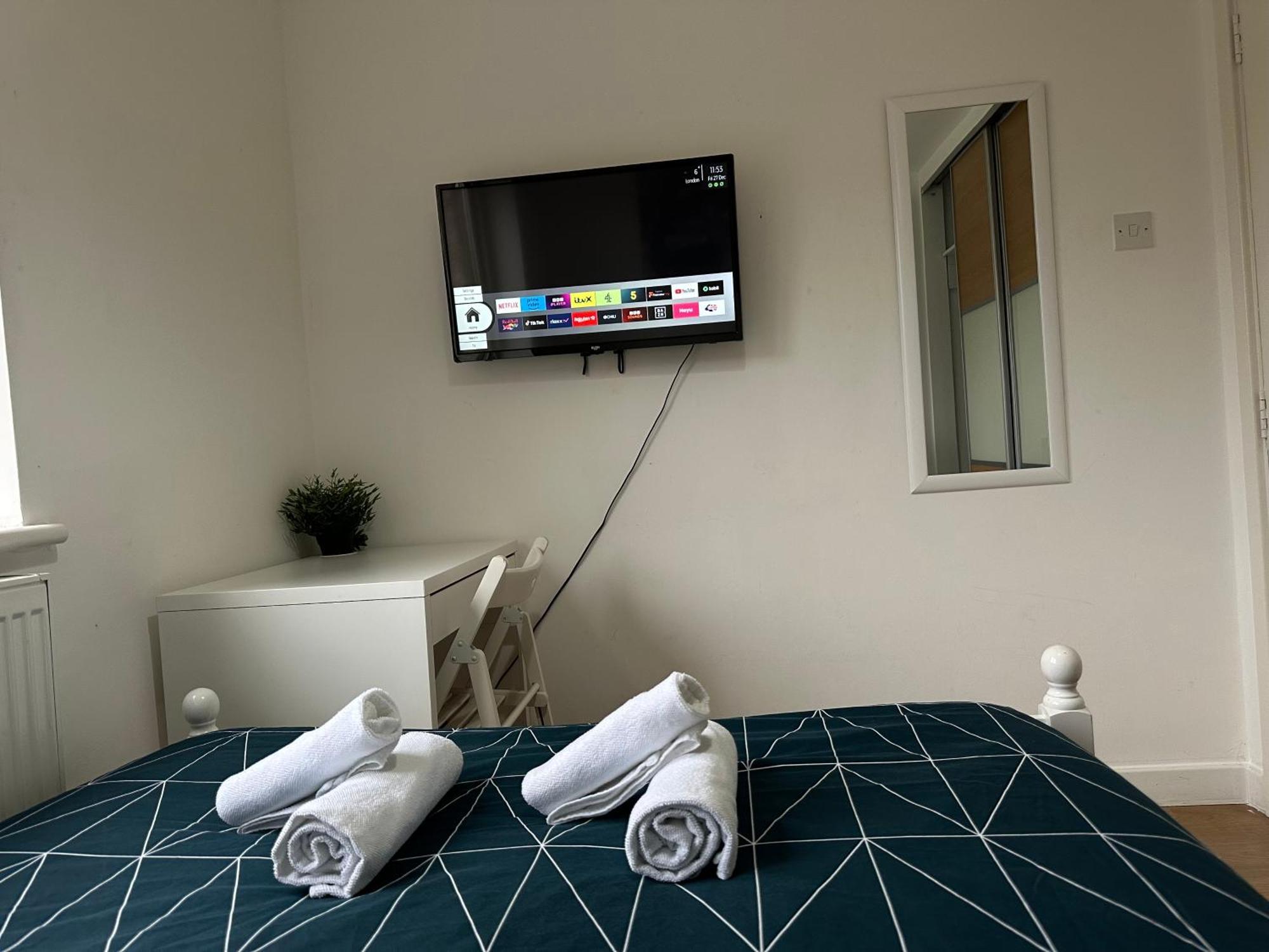 Laburnum House-comfortable Near Of Homestay *