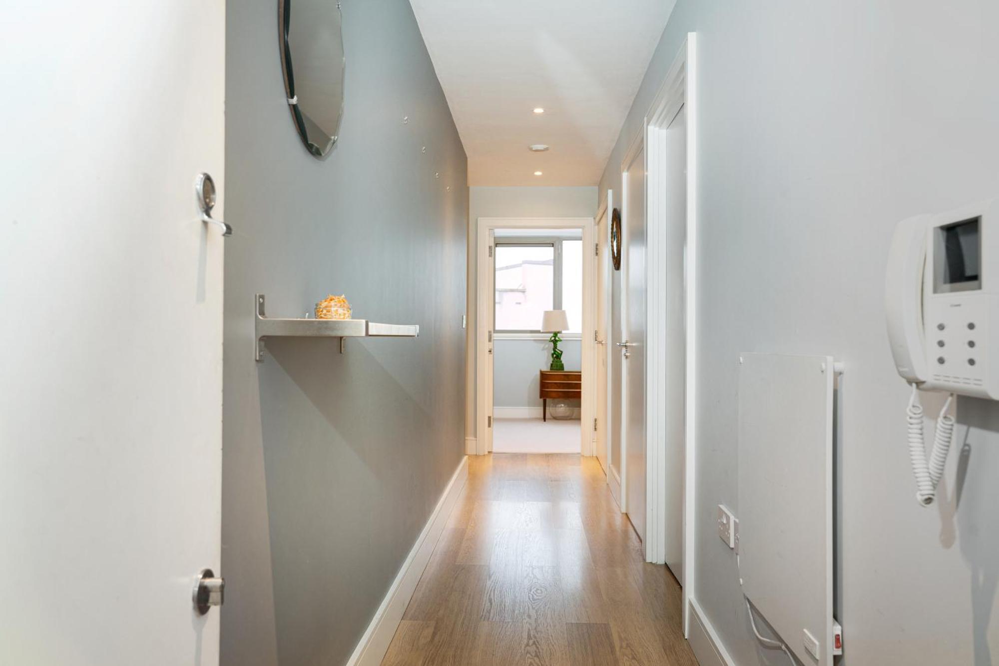 Apartment Bridge Escape - 2 Bed 2 Bath Near Landmarks London