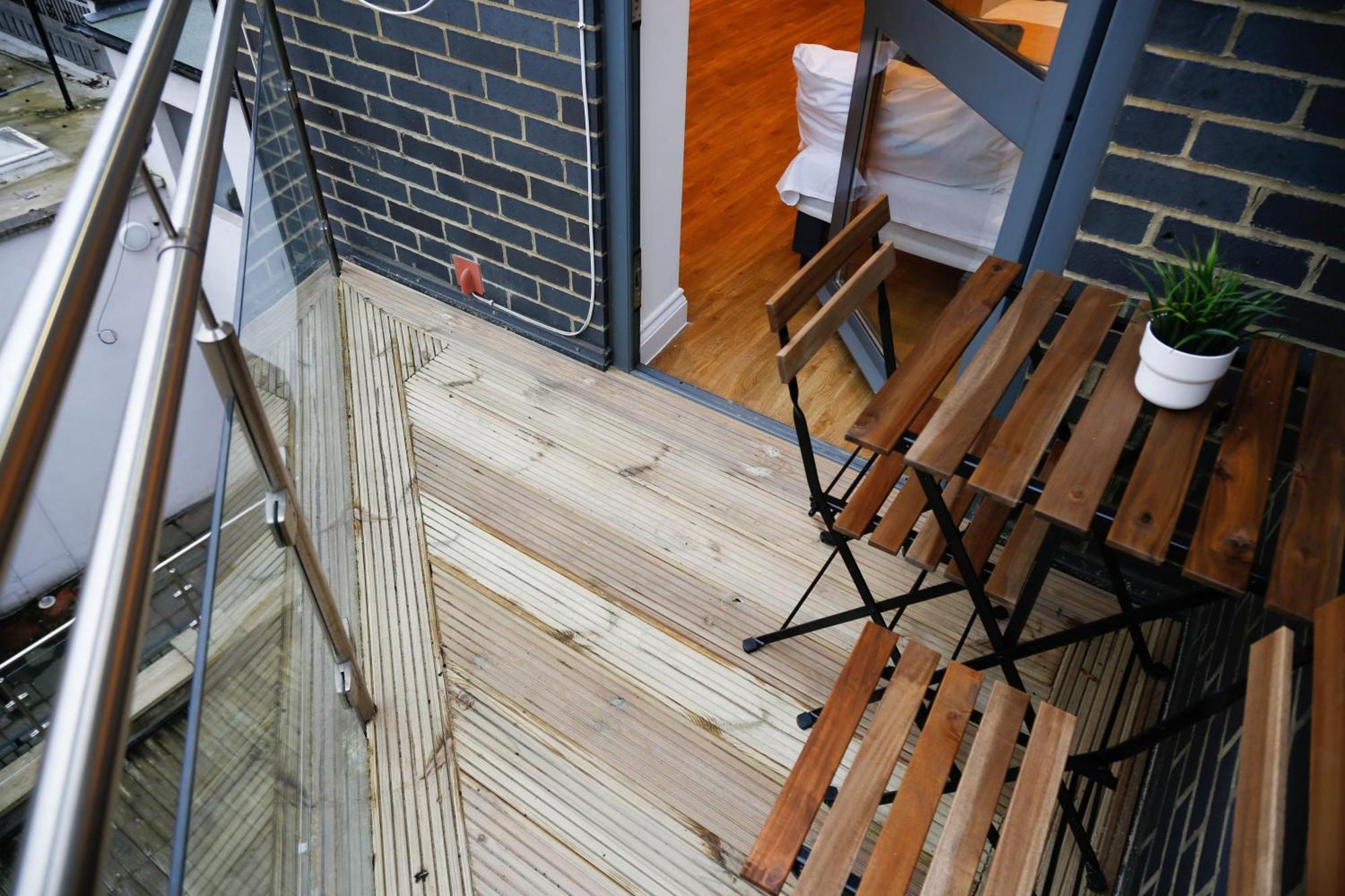 Apartment New Luxury In Location Next To Shops, Cafes, Bars & Metro London