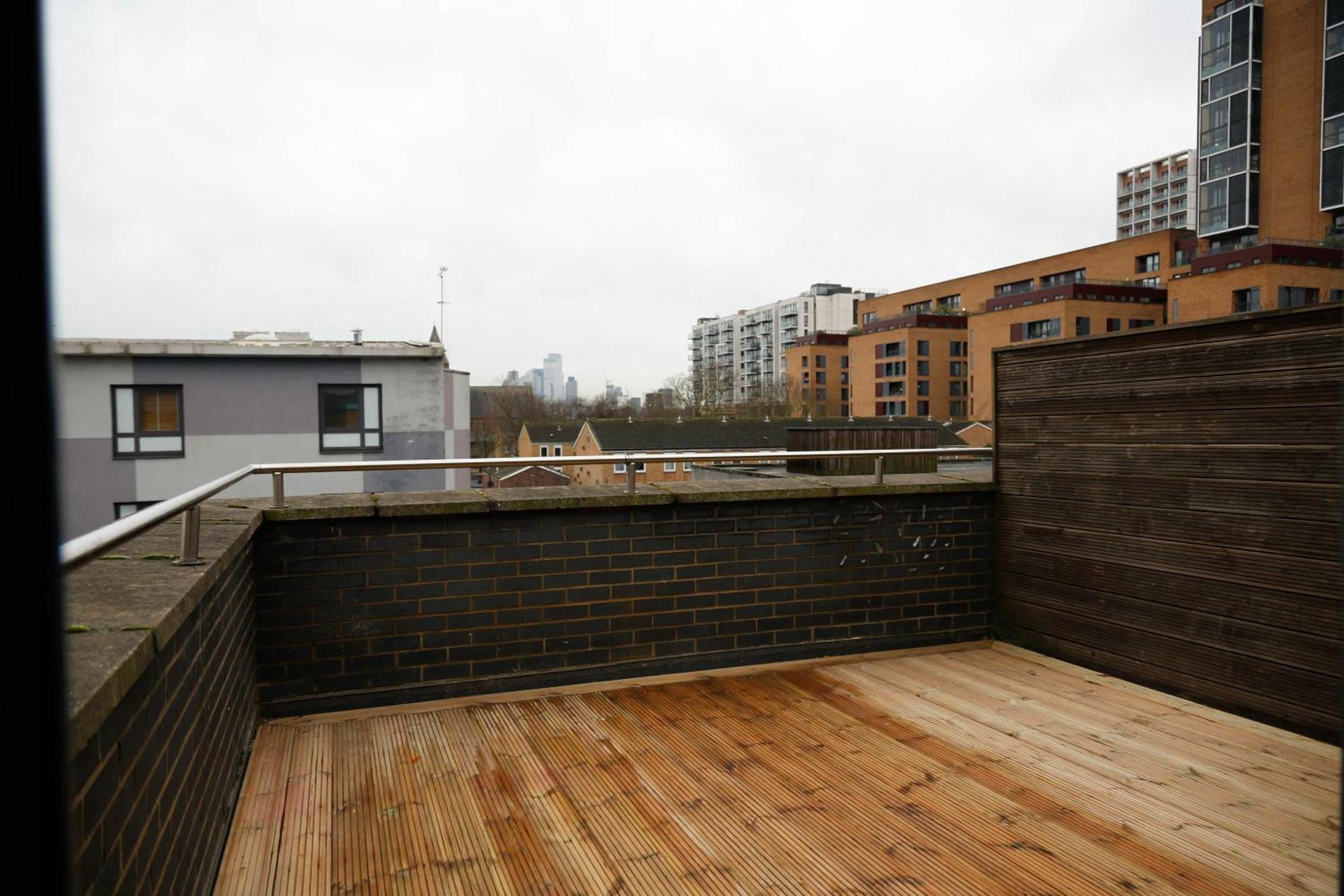 Apartment New Luxury In Location Next To Shops, Cafes, Bars & Metro