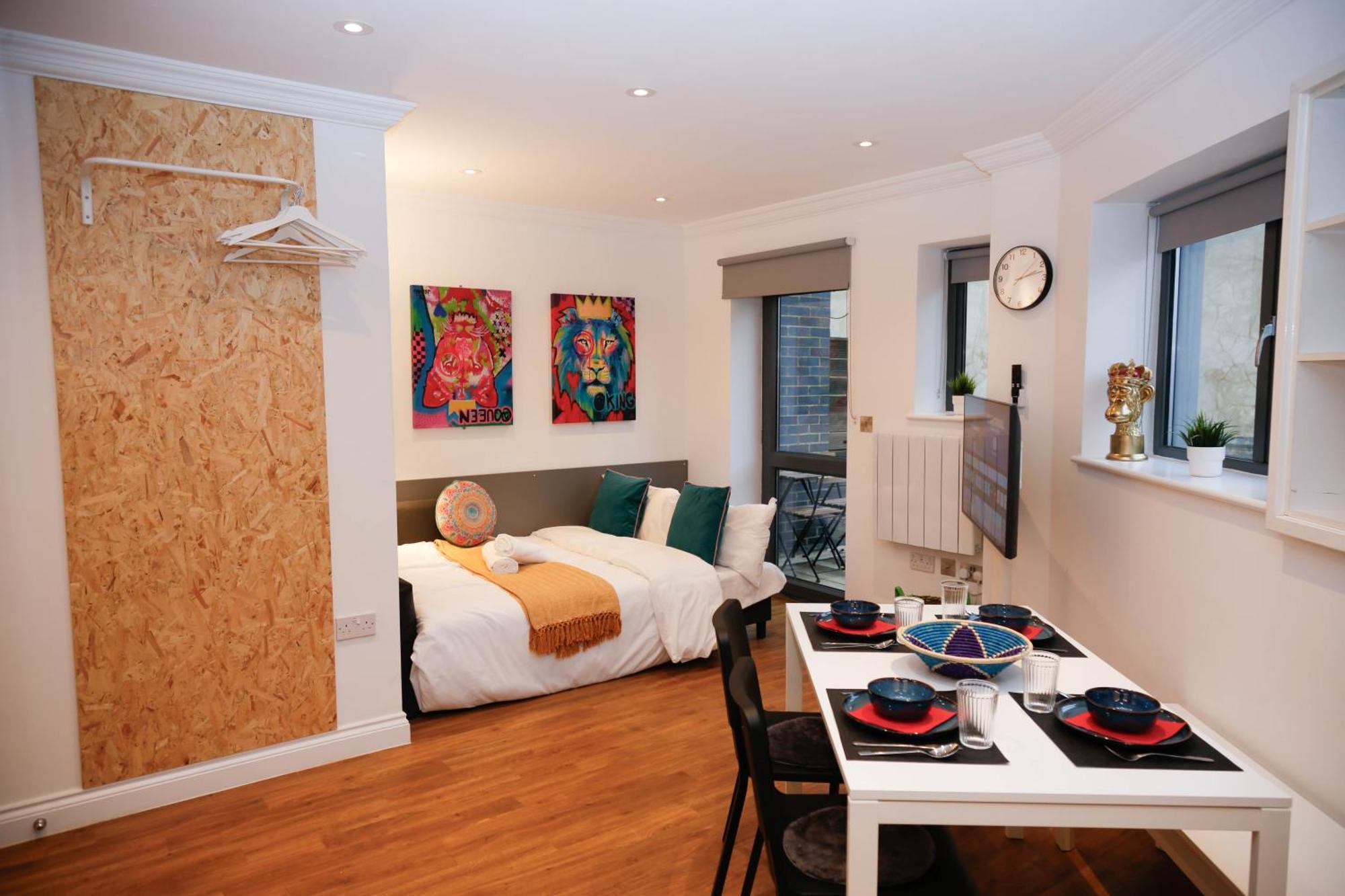 Apartment New Luxury In Location Next To Shops, Cafes, Bars & Metro