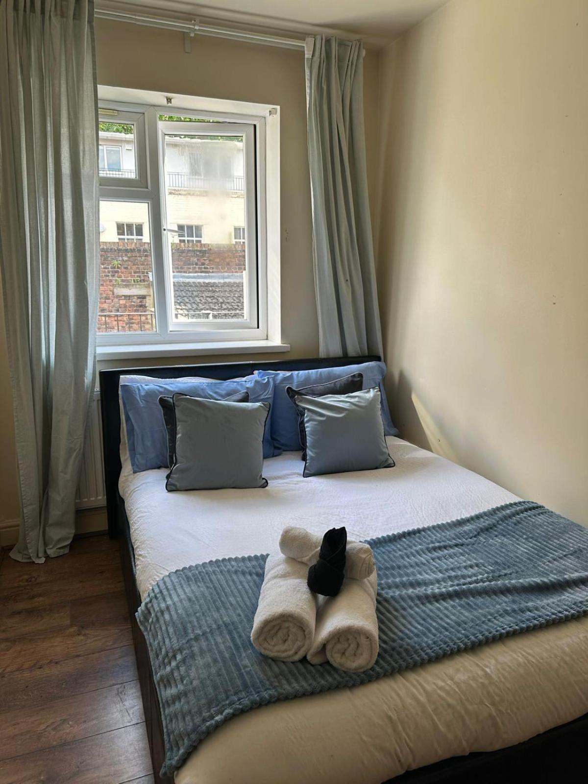 Small En-suite Shoreditch London