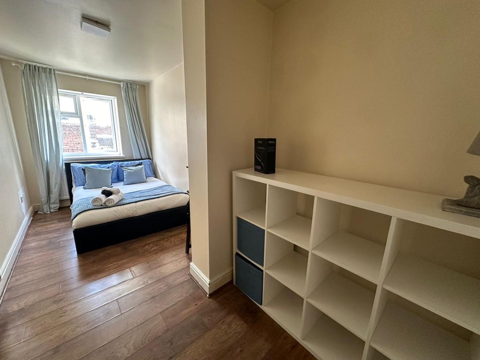 Small En-suite Shoreditch Guest house