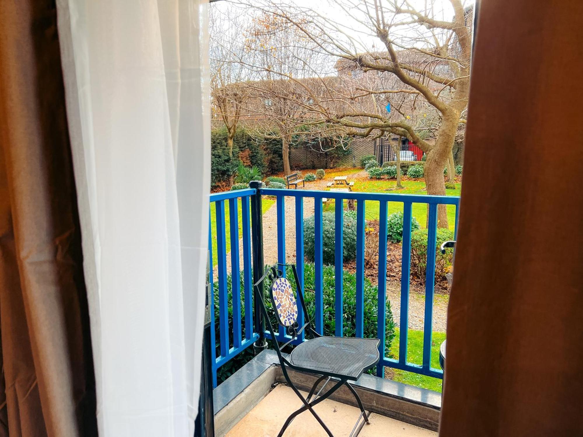 Private Garden Canary Wharf East * London
