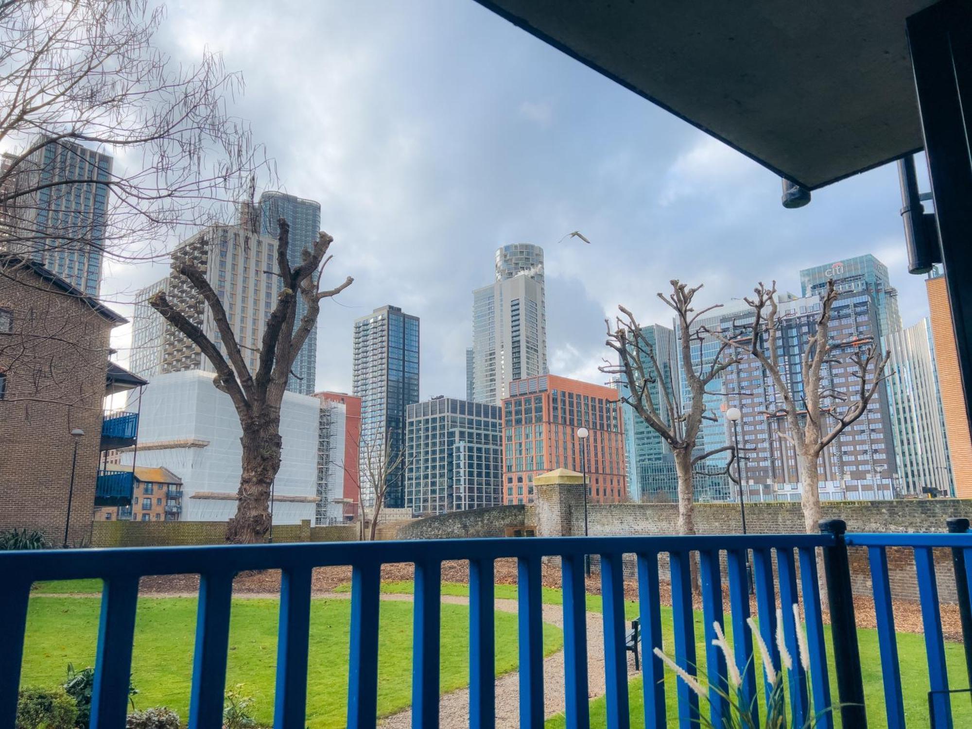 Private Garden Canary Wharf East Apartment London
