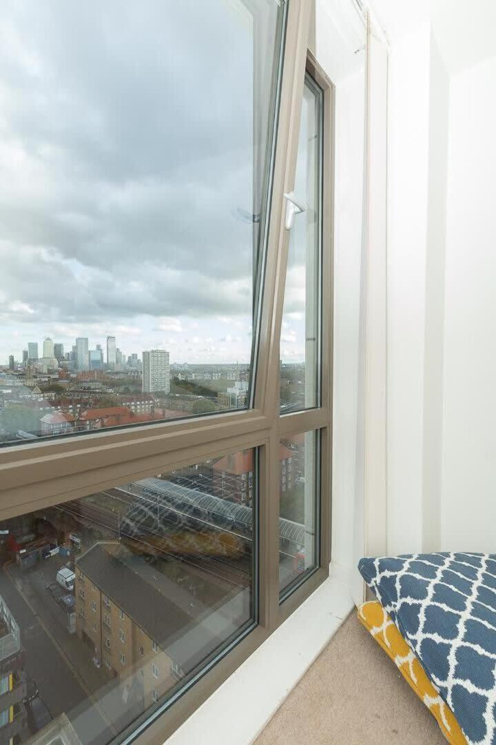 2 Bedroom East With Lovely Views * London