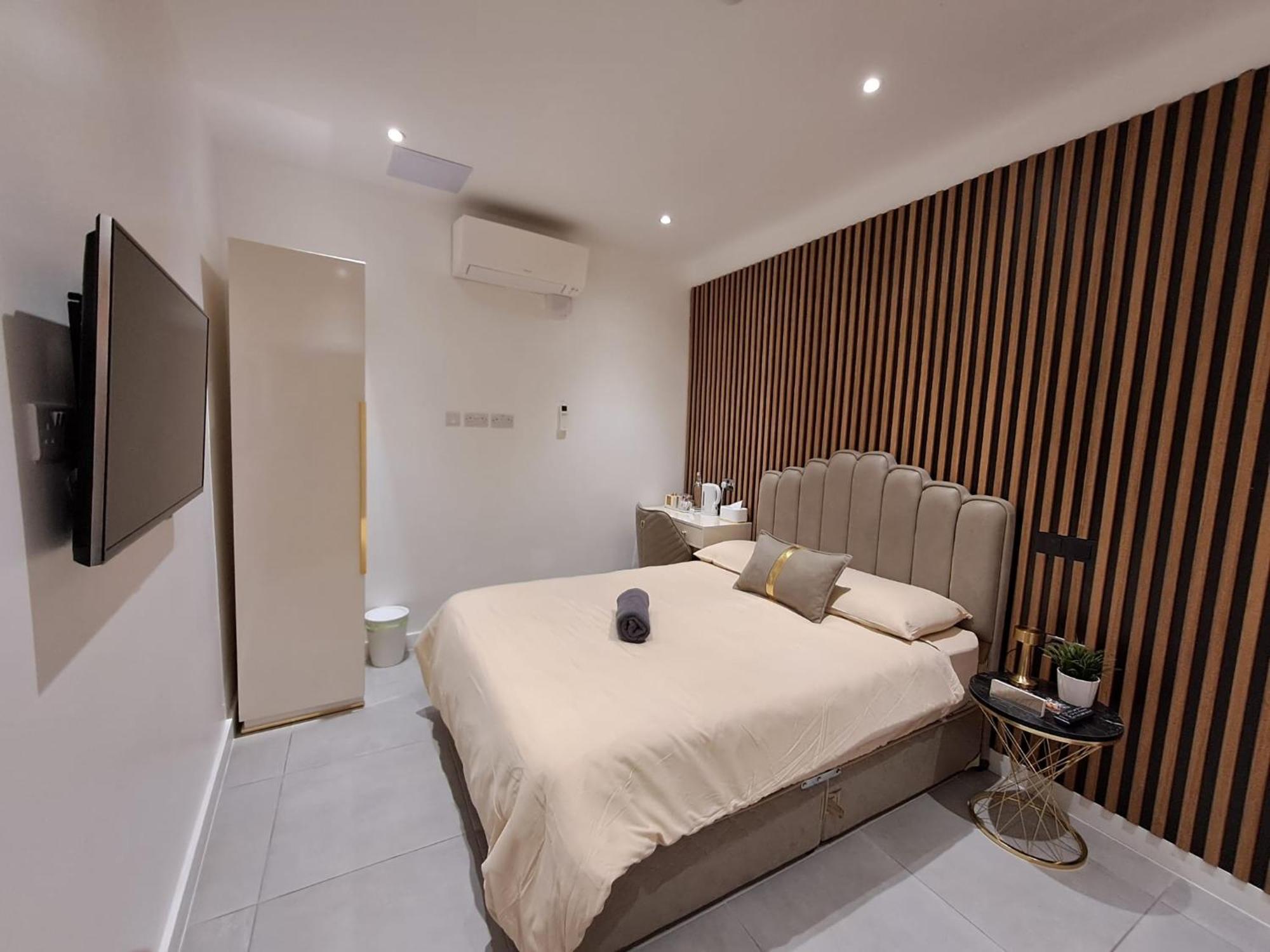 Hotel 64 *