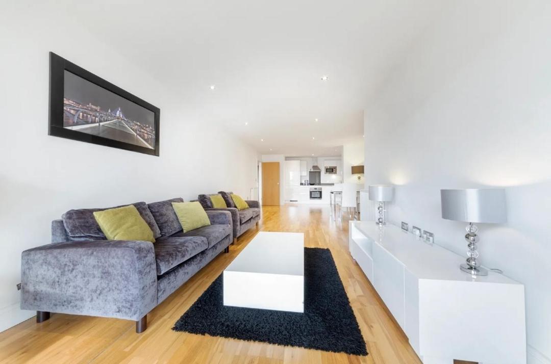 Stylish 1-bedroom Near Canary Wharf, O2 Arena & Excel - Excellent Transport Links Apartment