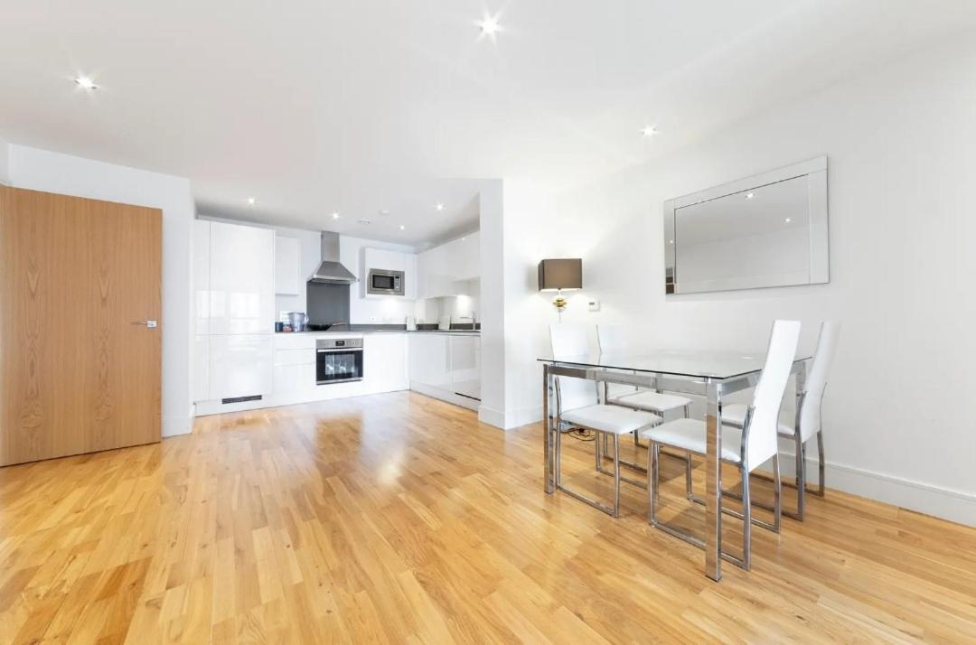 Stylish 1-bedroom Near Canary Wharf, O2 Arena & Excel - Excellent Transport Links *