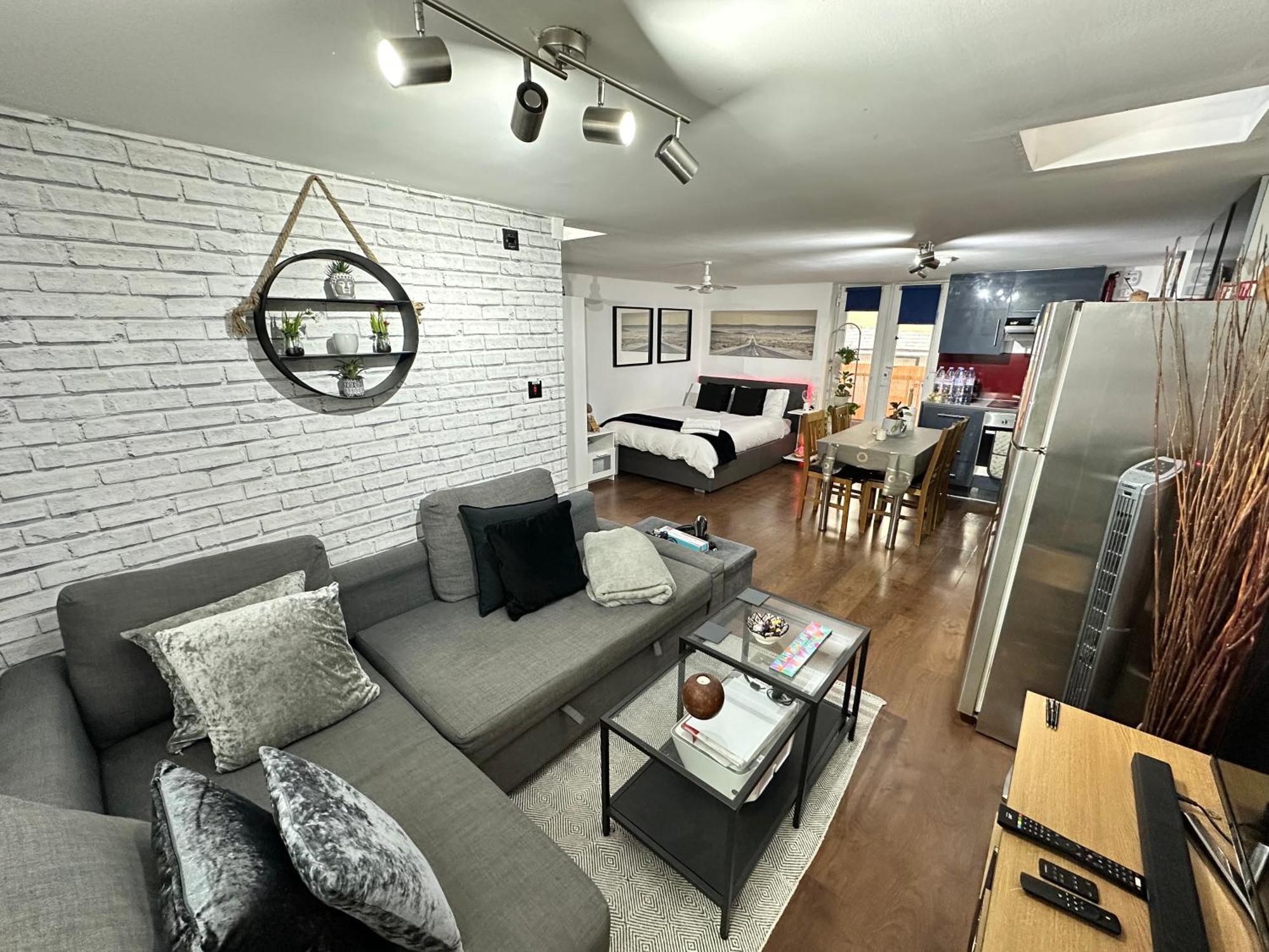 Cozy Modern In The Heart Of Ferienhaus