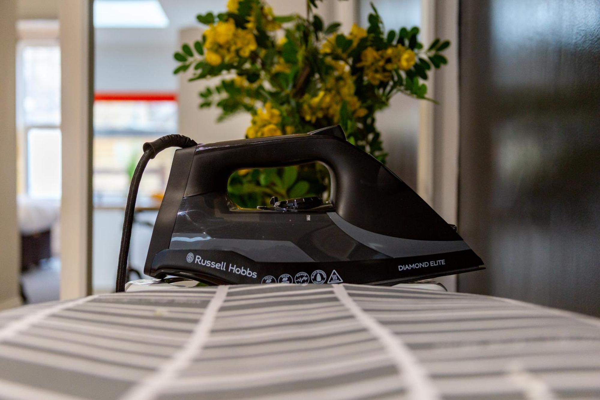 Apartment Serene 2-bed Escape With Garden & Parking- Vibes, Suburban Calm-book Instantly & Save On Long Stays!