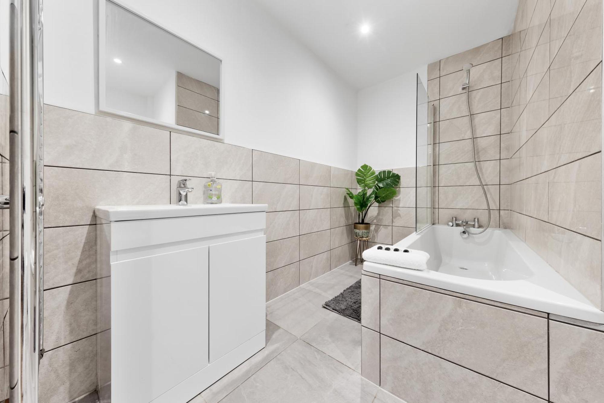 Serene 2-bed Escape With Garden & Parking- Vibes, Suburban Calm-book Instantly & Save On Long Stays! * London