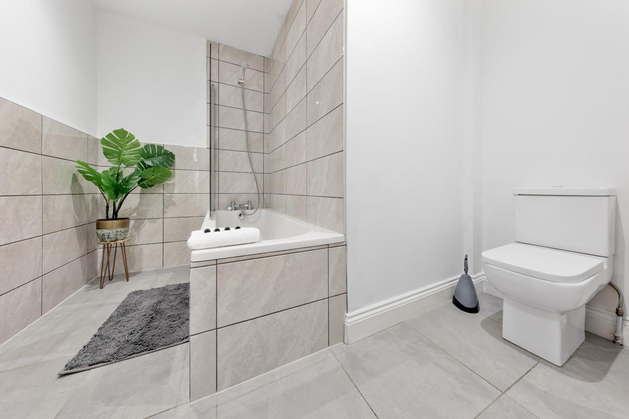 Serene 2-bed Escape With Garden & Parking- Vibes, Suburban Calm-book Instantly & Save On Long Stays! * London