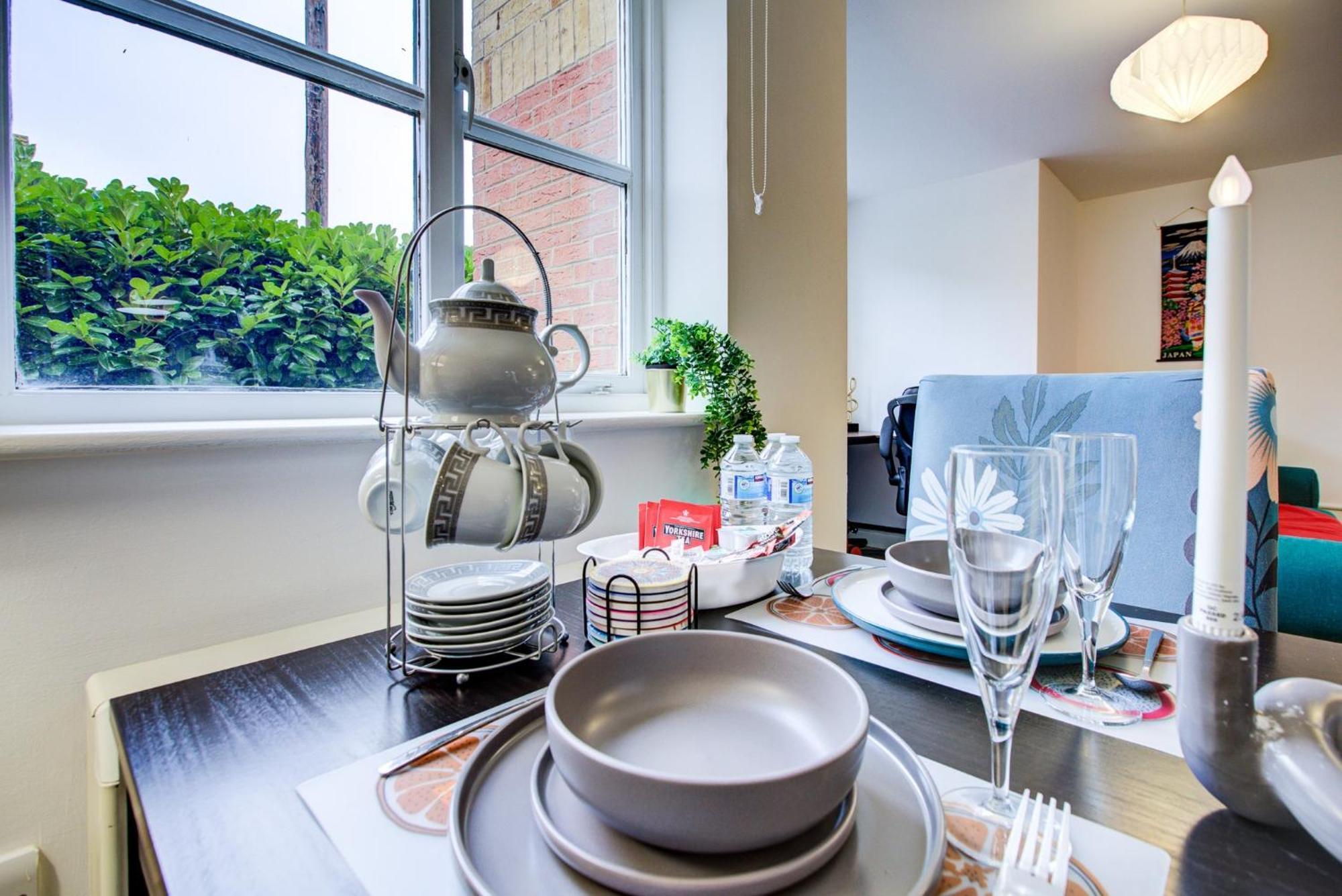 Spacious 2-bed Family With Pets Welcome Apartment *