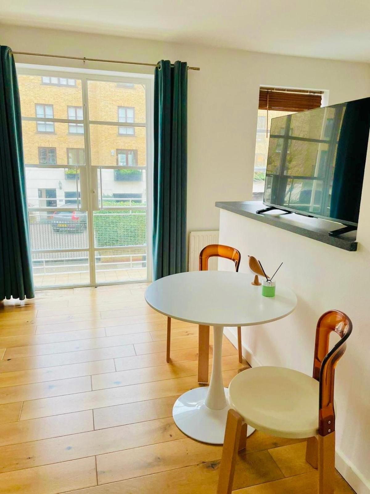 Apartment Modern Flat In The Heart Of Canary Wharf
