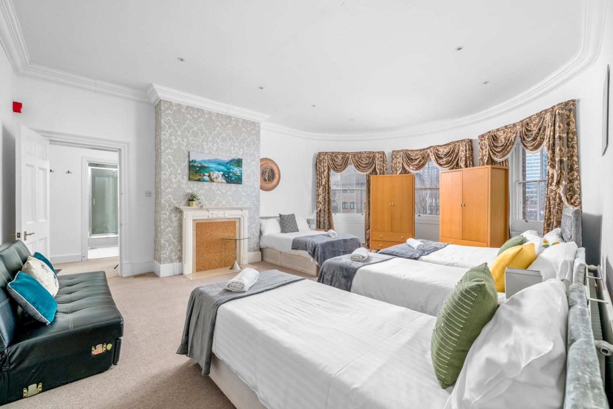 Canary Wharf - Spacious Near Excel Exhibition Centre, O2 Arena, Airport, Free Parking & Wifi Apartment London