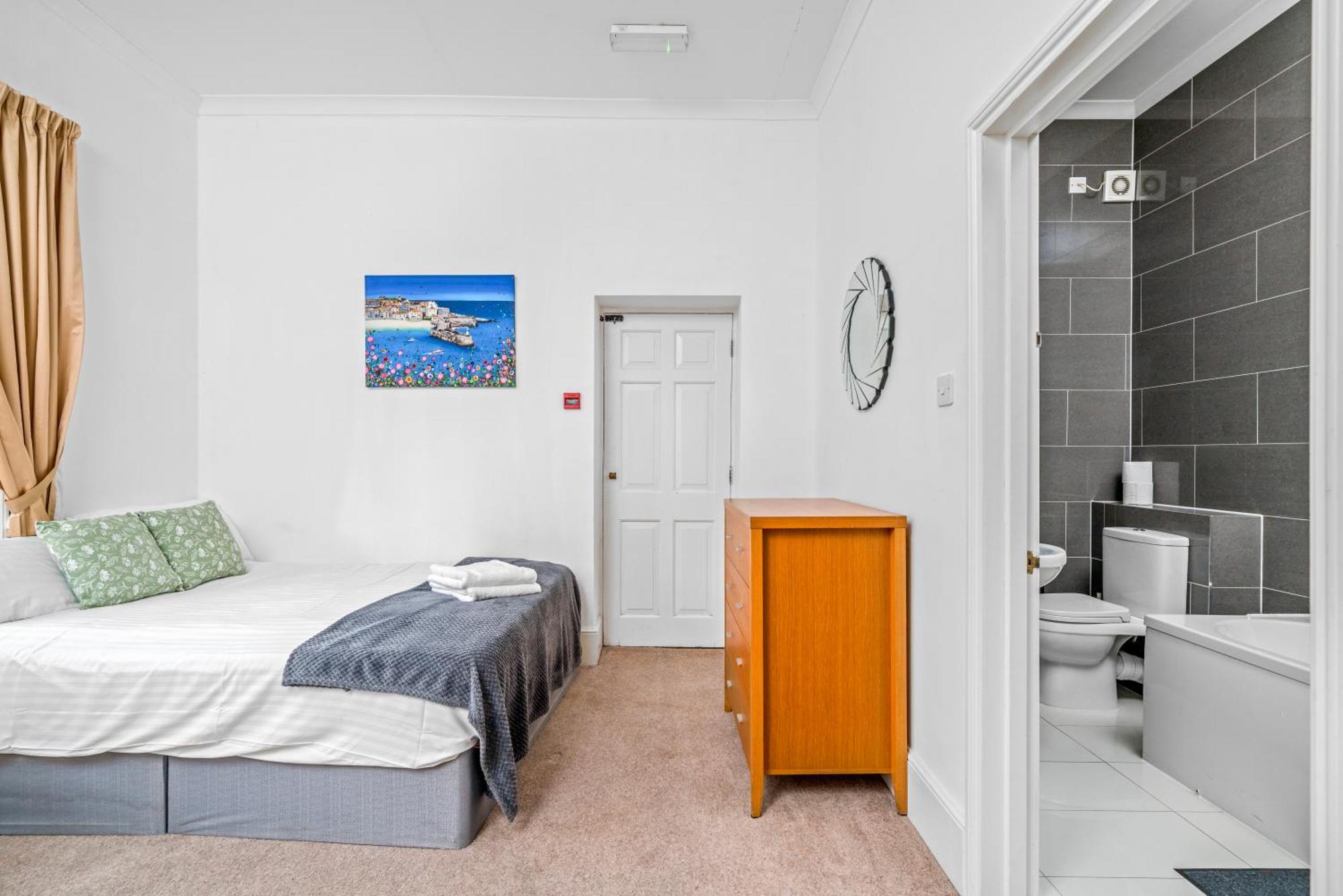 Canary Wharf - Spacious Near Excel Exhibition Centre, O2 Arena, Airport, Free Parking & Wifi * London