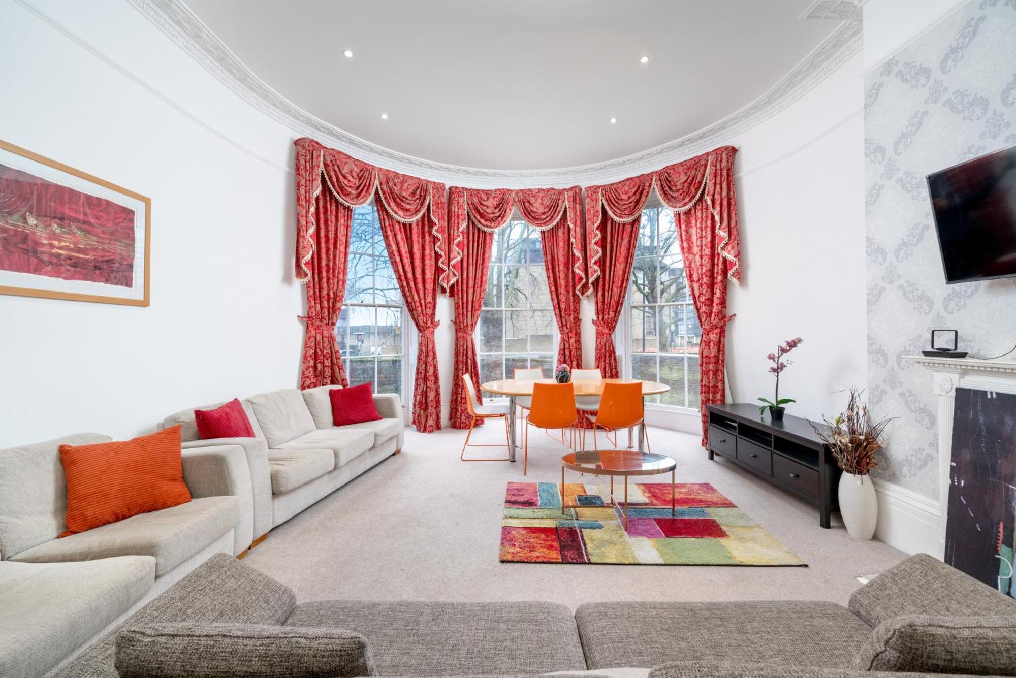 Canary Wharf - Spacious Near Excel Exhibition Centre, O2 Arena, Airport, Free Parking & Wifi * London