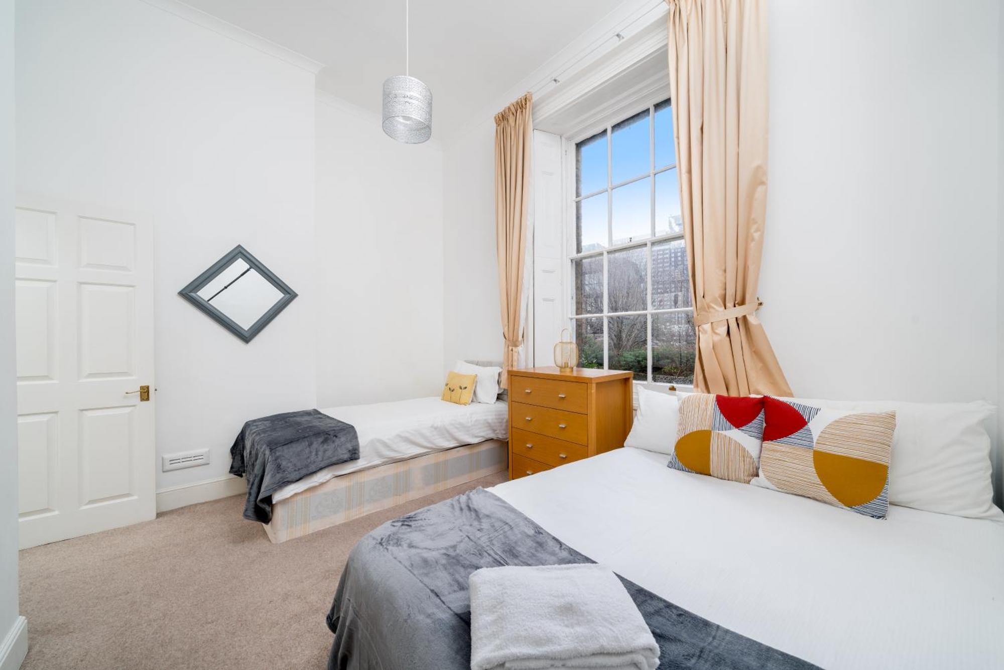 Canary Wharf - Spacious Near Excel Exhibition Centre, O2 Arena, Airport, Free Parking & Wifi Apartment
