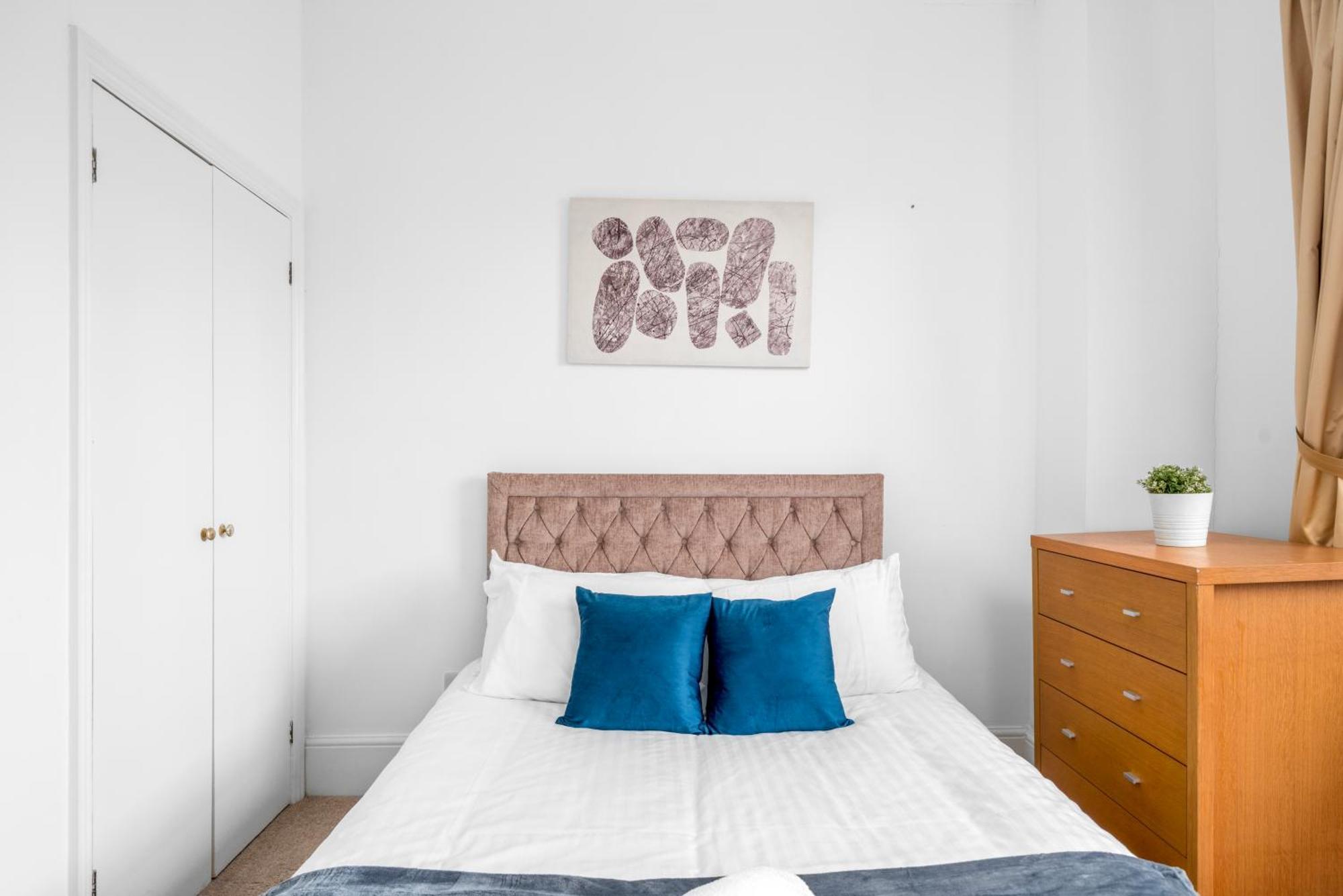 Apartment Canary Wharf - Spacious Near Excel Exhibition Centre, O2 Arena, Airport, Free Parking & Wifi London