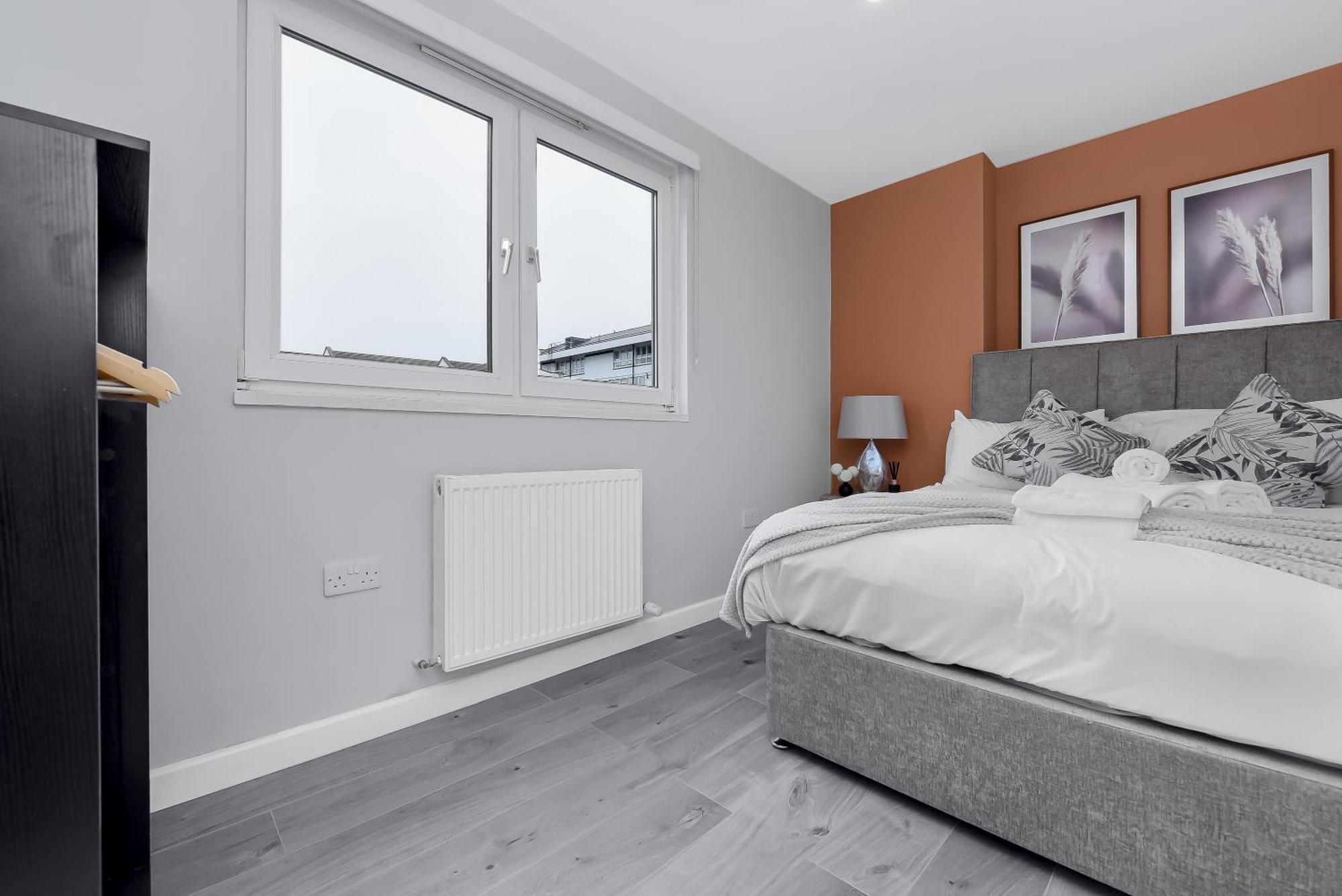 Lovely 4 Bedroom With Outdoor Space Apartment *