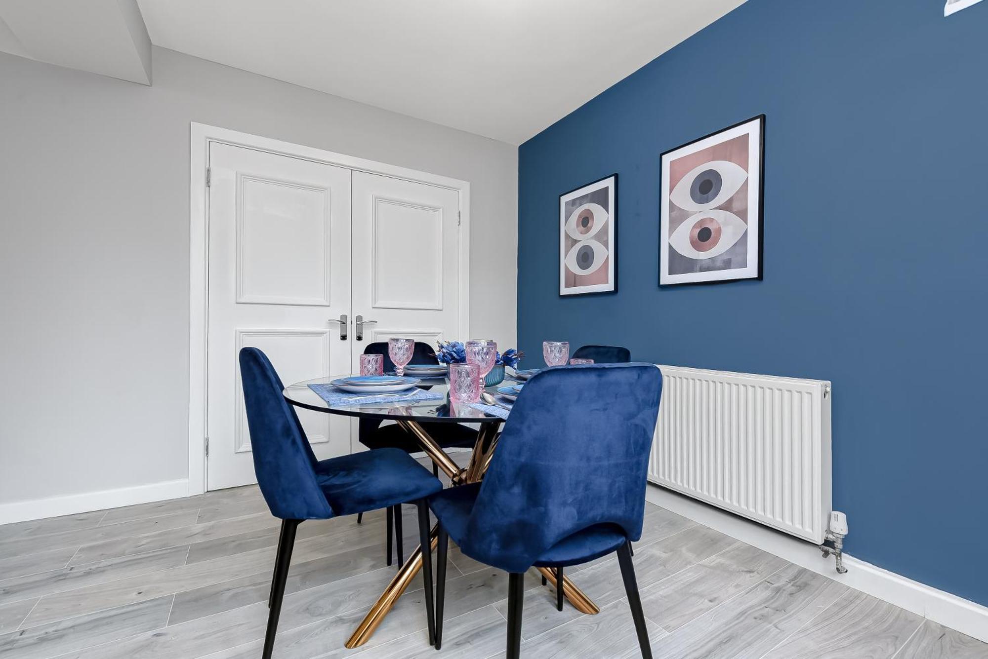 Lovely 4 Bedroom With Outdoor Space