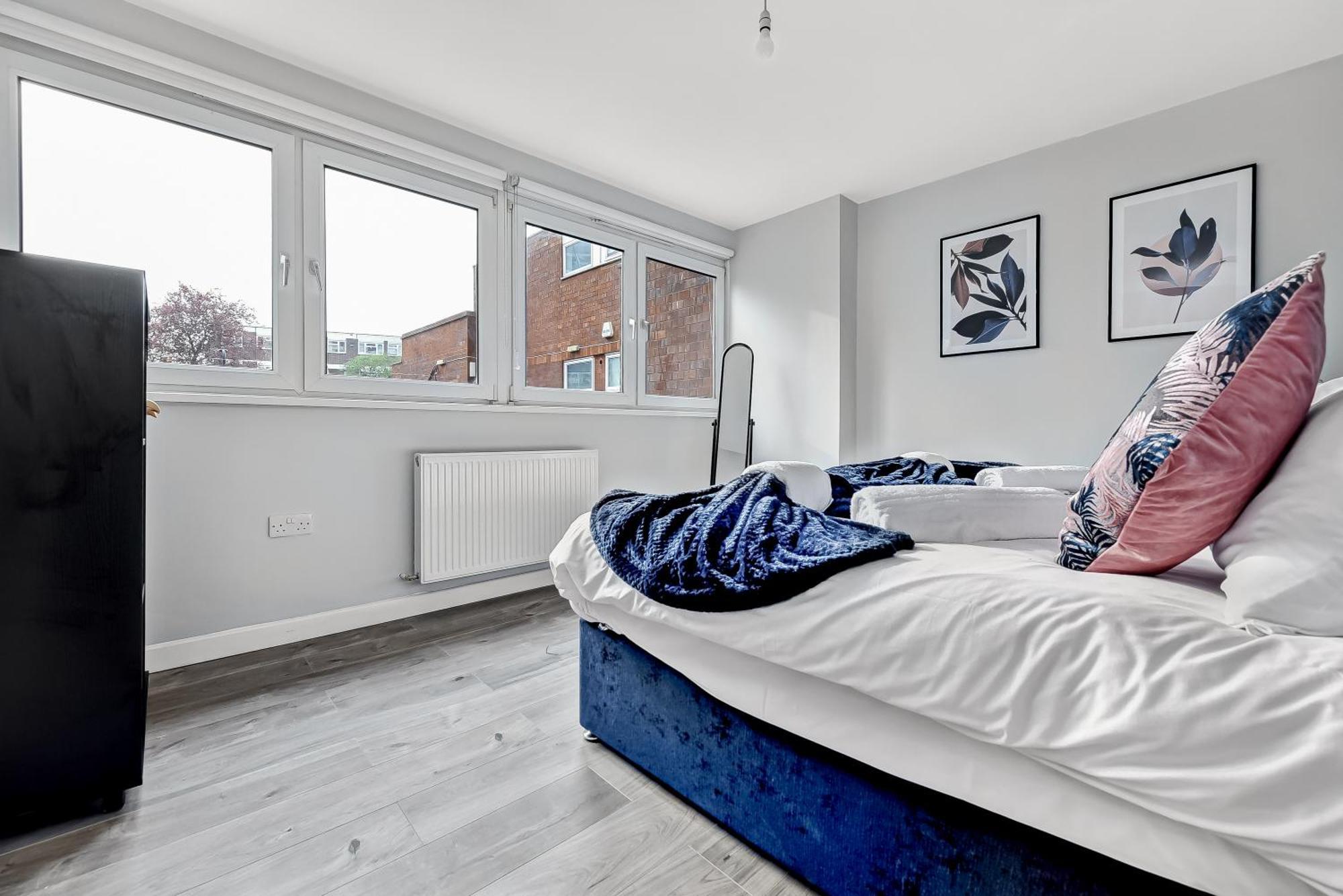 Lovely 4 Bedroom With Outdoor Space Apartment London