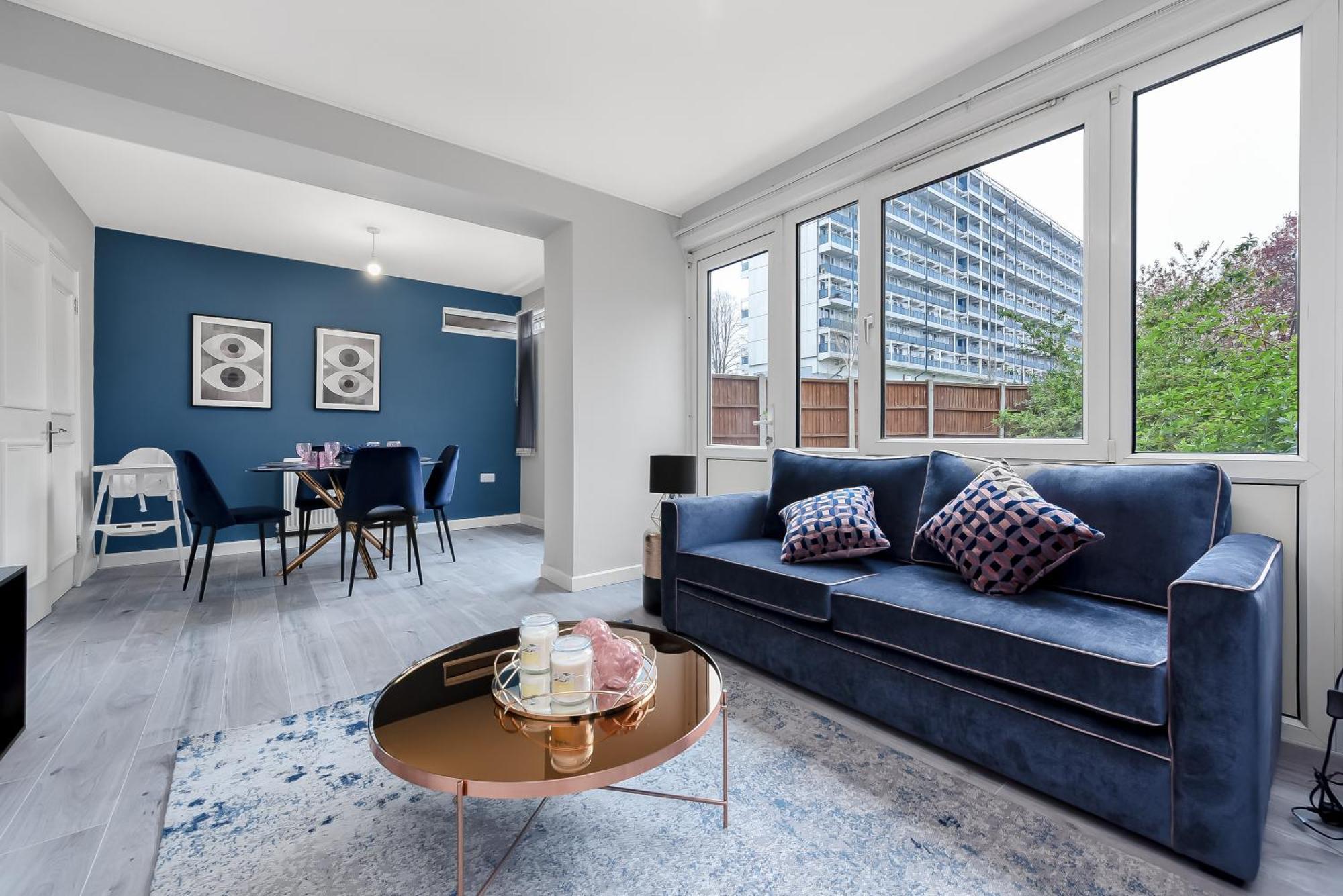 Lovely 4 Bedroom With Outdoor Space *