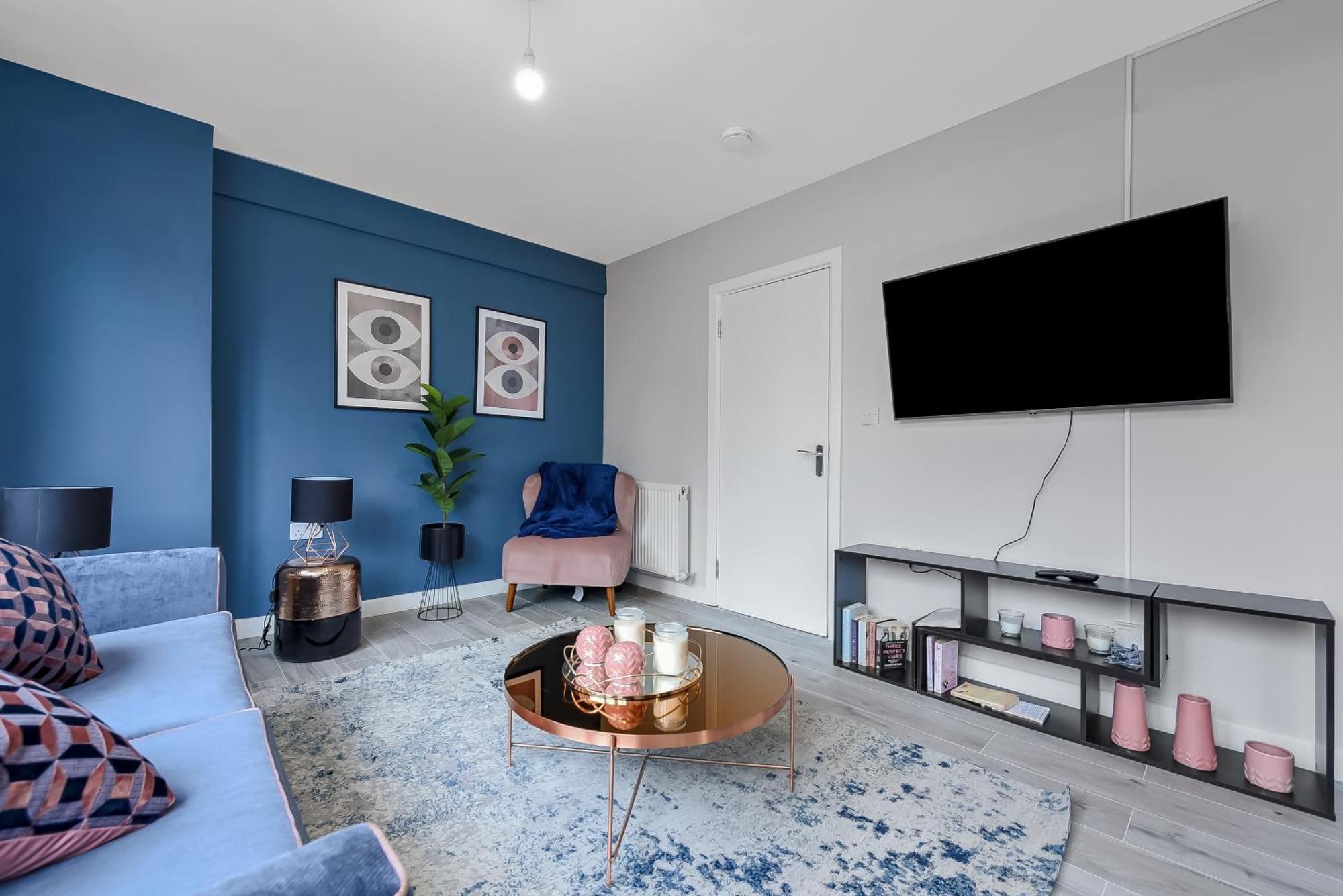 Lovely 4 Bedroom With Outdoor Space