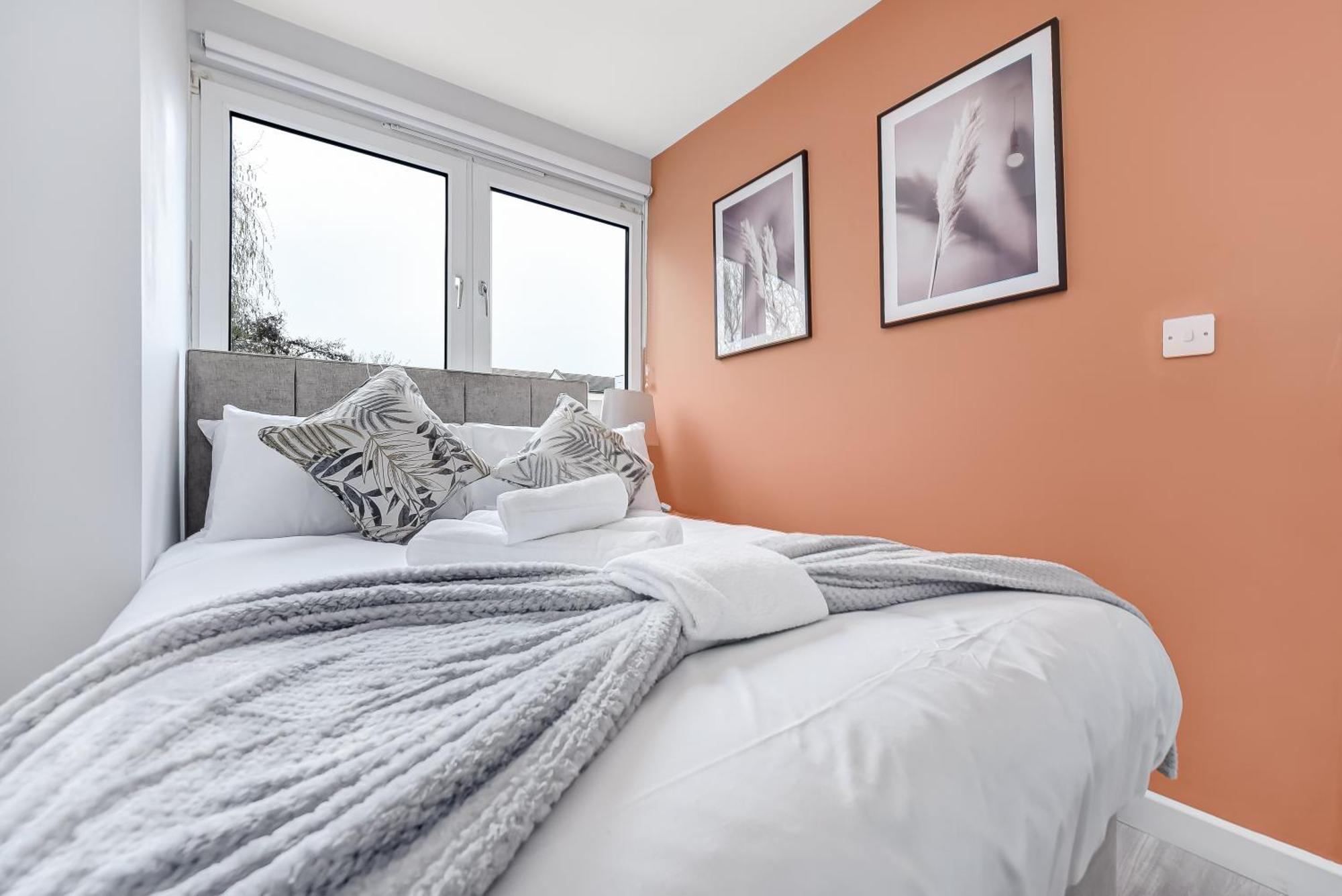 Lovely 4 Bedroom With Outdoor Space Apartment