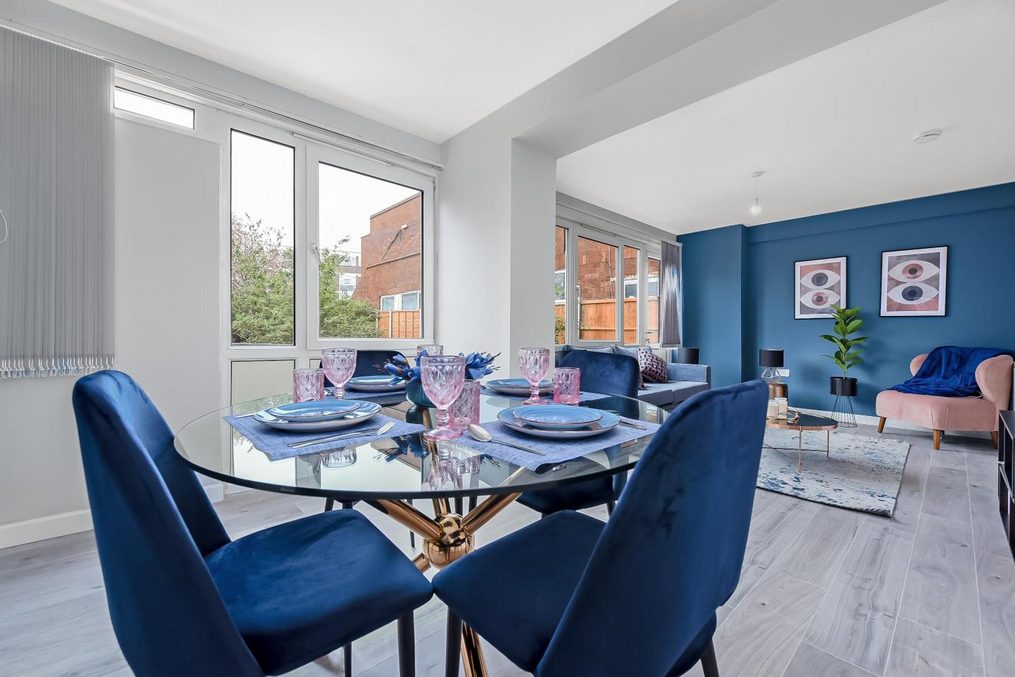 Lovely 4 Bedroom With Outdoor Space Apartment *