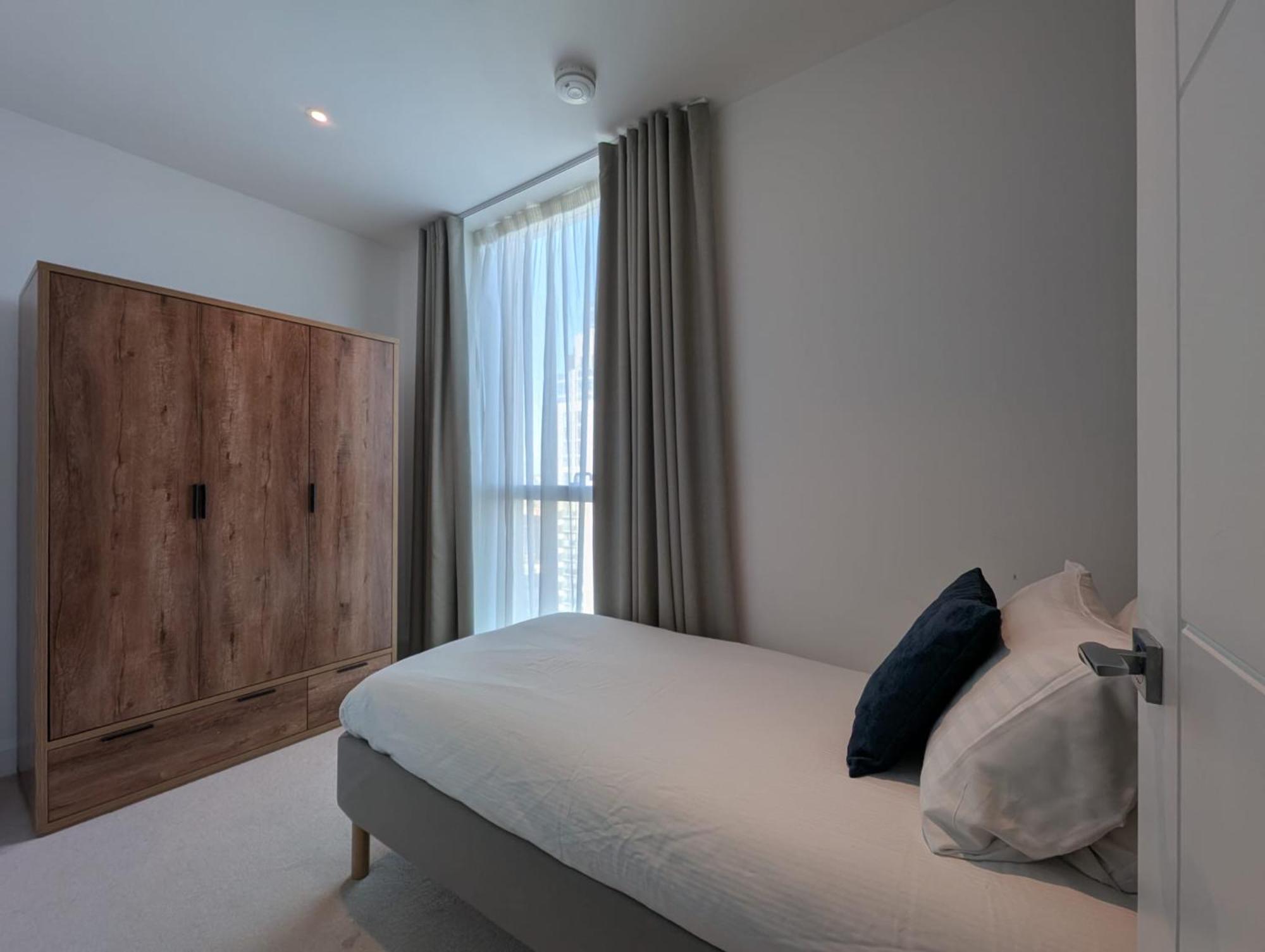 Charles Hope Canary Wharf South Quay Apartment London