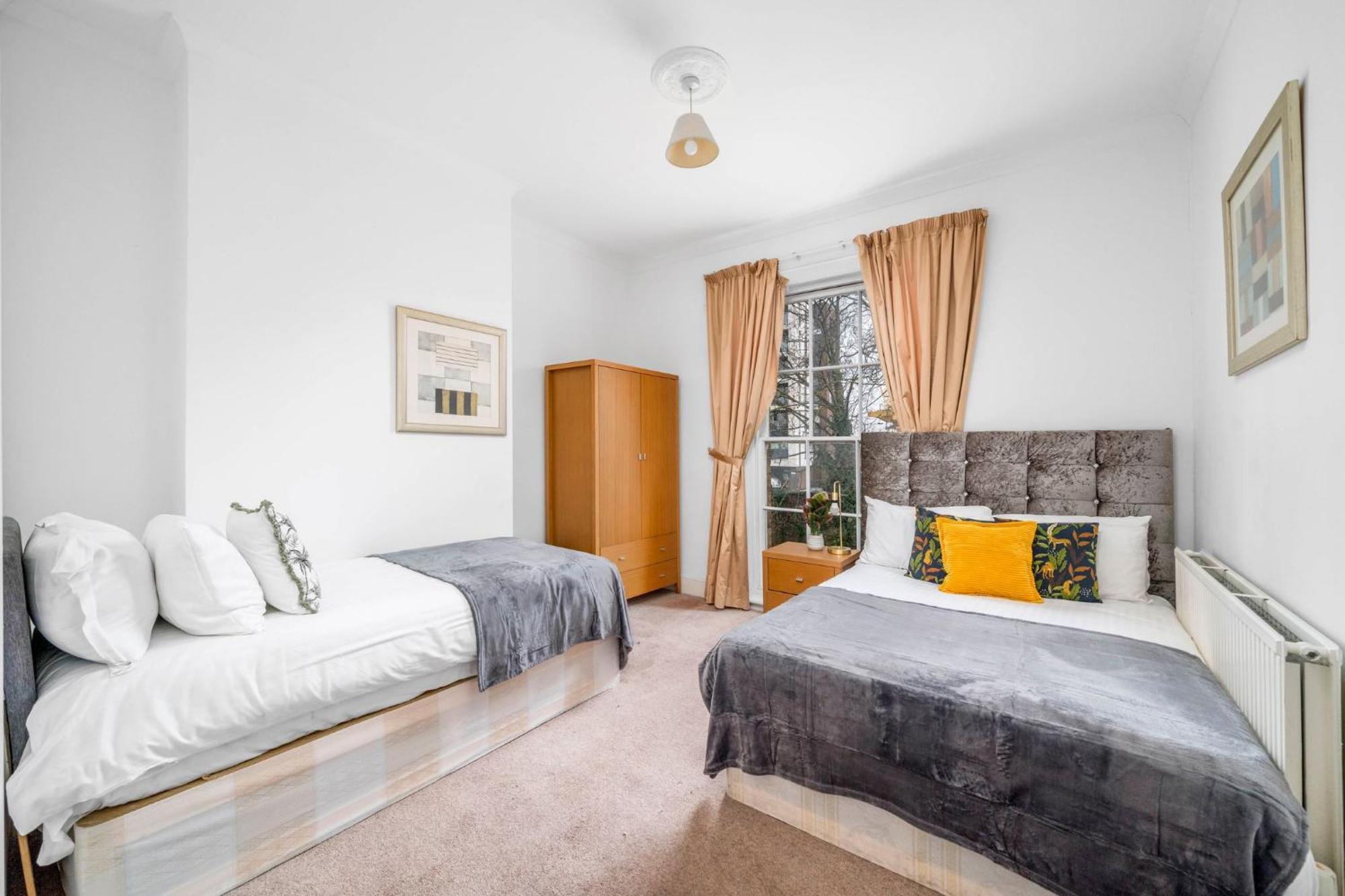 Elegant 2bed By 02 Arena, Airport With Fast Wi-fi And Parking *