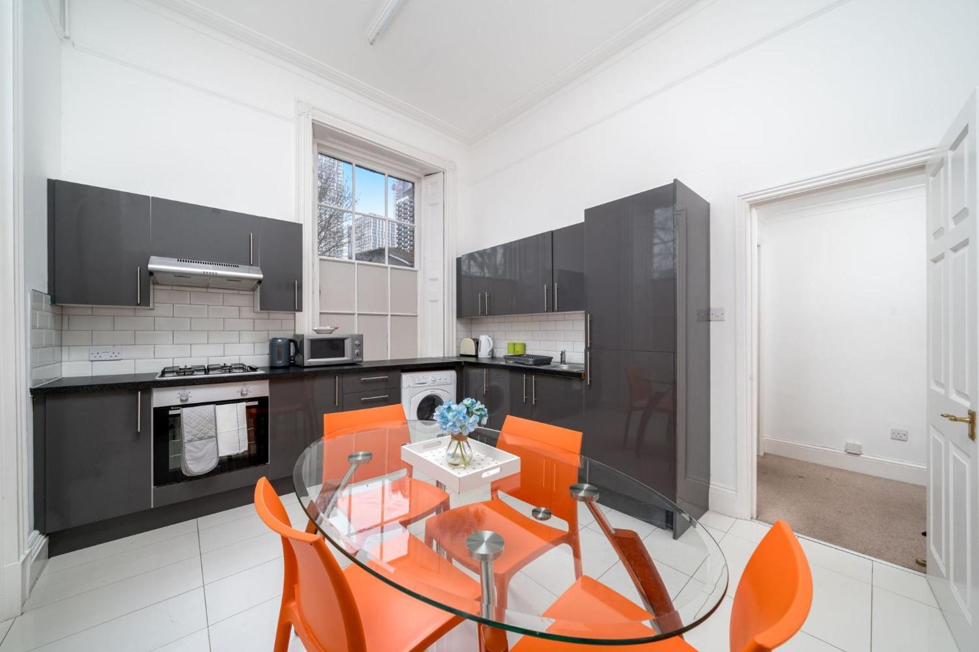 Elegant 2bed By 02 Arena, Airport With Fast Wi-fi And Parking *