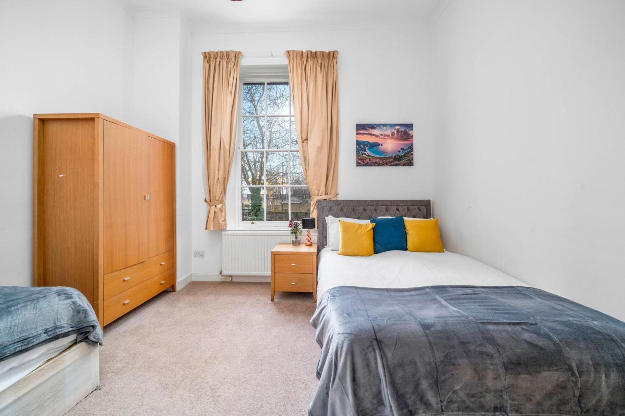 Elegant 2bed By 02 Arena, Airport With Fast Wi-fi And Parking Apartment *